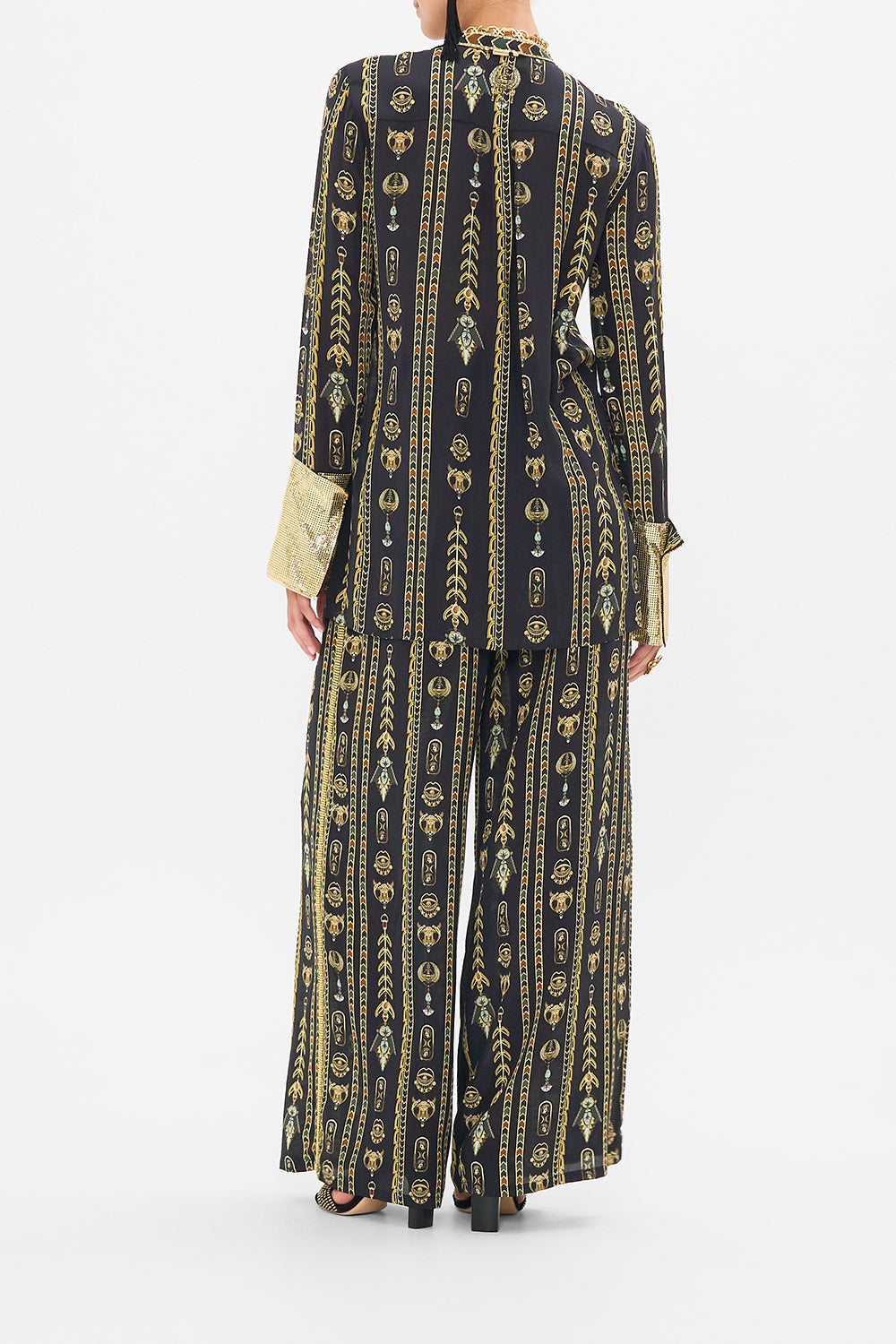 The CAMILLA KIMONO LAYER WITH COLLAR OASIS ORACLE in our  print.