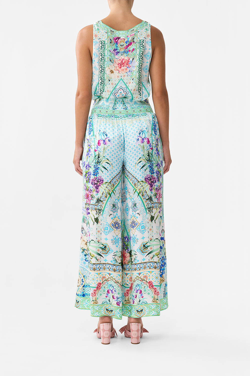 The CAMILLA FLARED PANT WITH POCKETS MONARCHY MANIA in our  print.