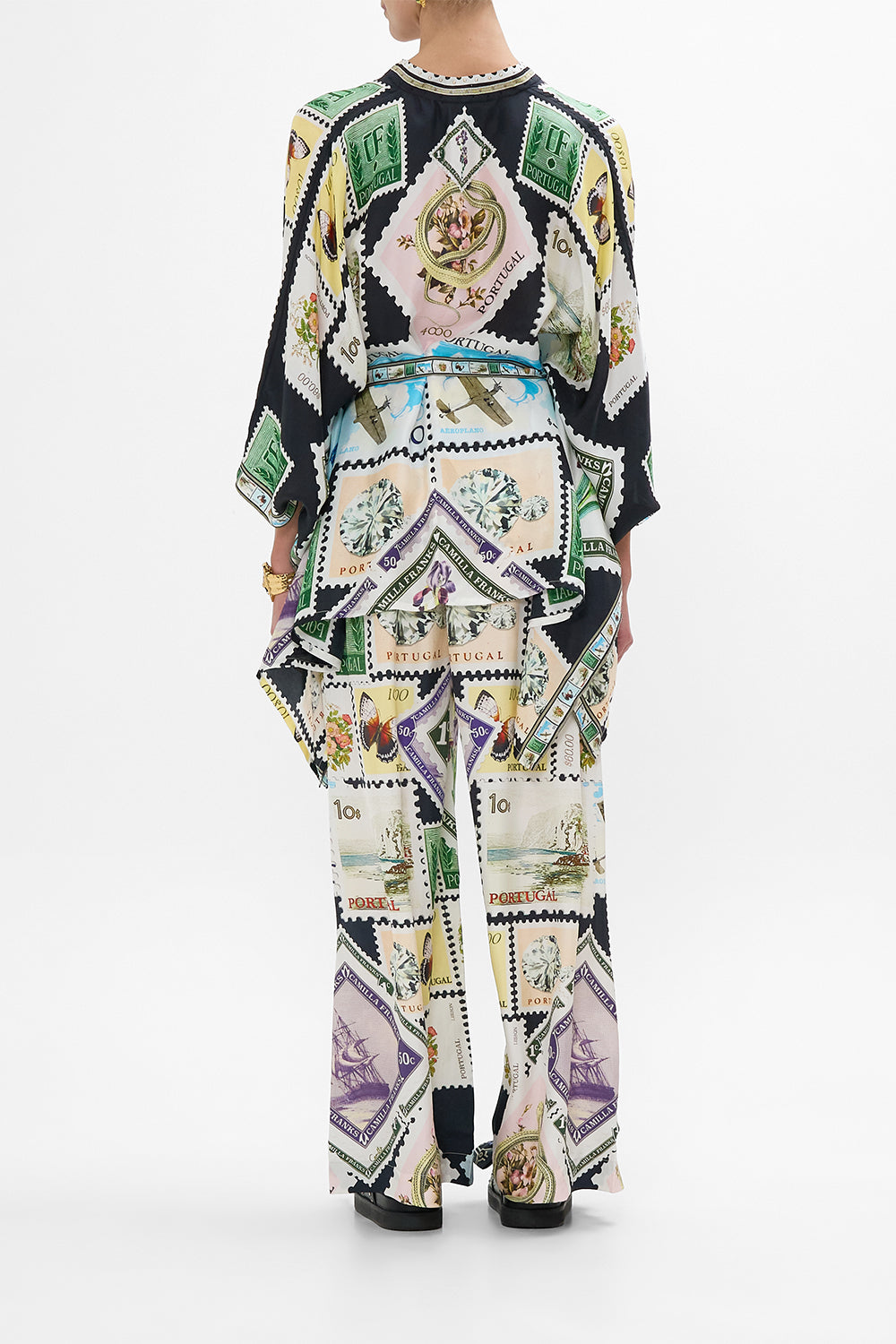 The CAMILLA WHERE'S MY VALET SUNGLASSES SOLID POPPY / IVORY MARBLE GOLD in our  print.