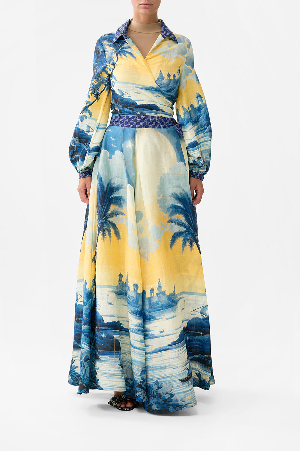 The CAMILLA DRAWSTRING BEACH BAG GARDENS OF QUELUZ in our  print.
