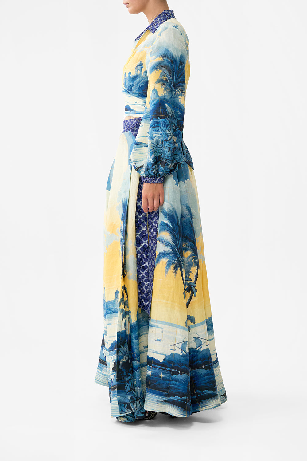 The CAMILLA DRAWSTRING BEACH BAG GARDENS OF QUELUZ in our  print.