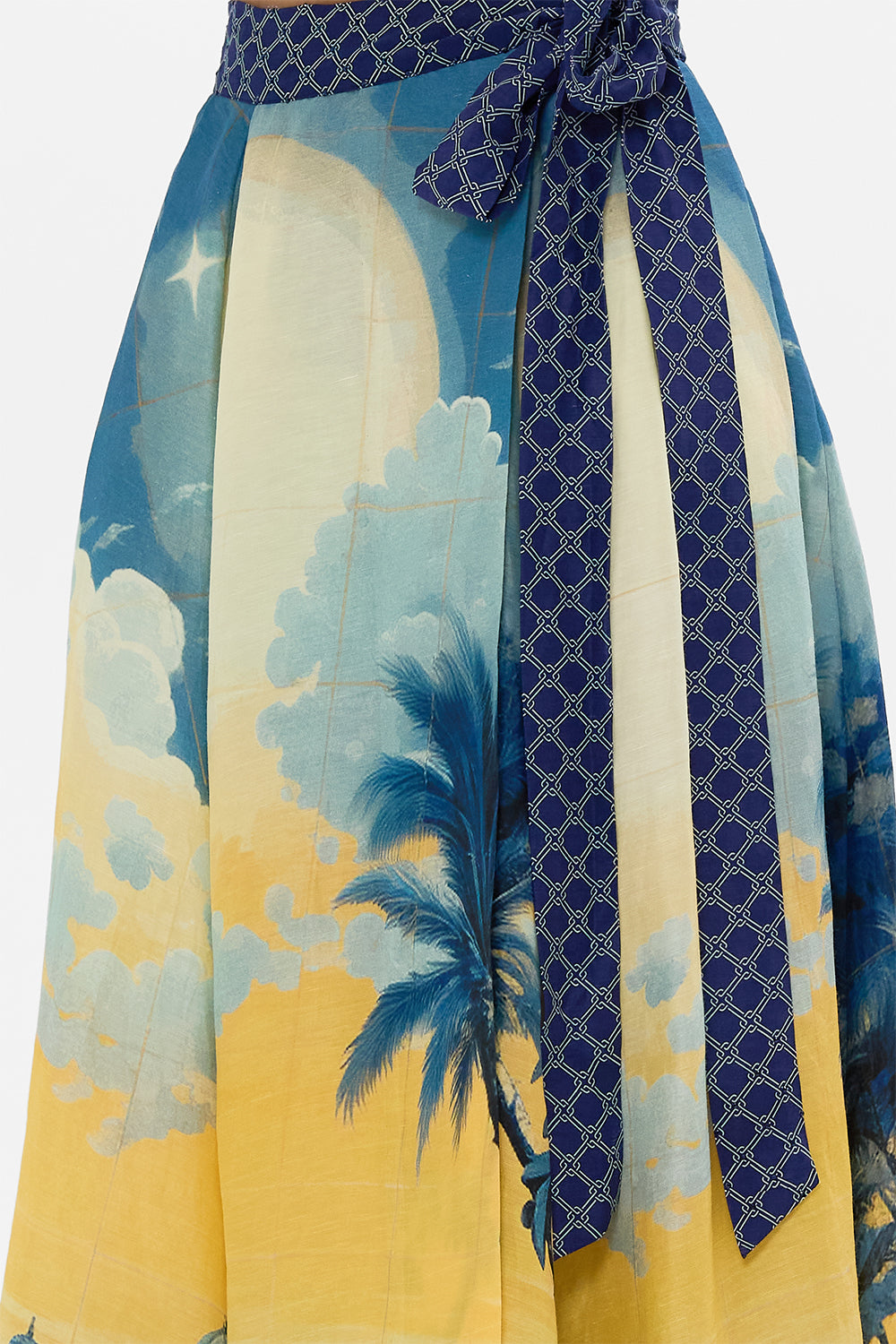 The CAMILLA WIDE BRIM BUCKET HAT GARDENS OF QUELUZ in our  print.