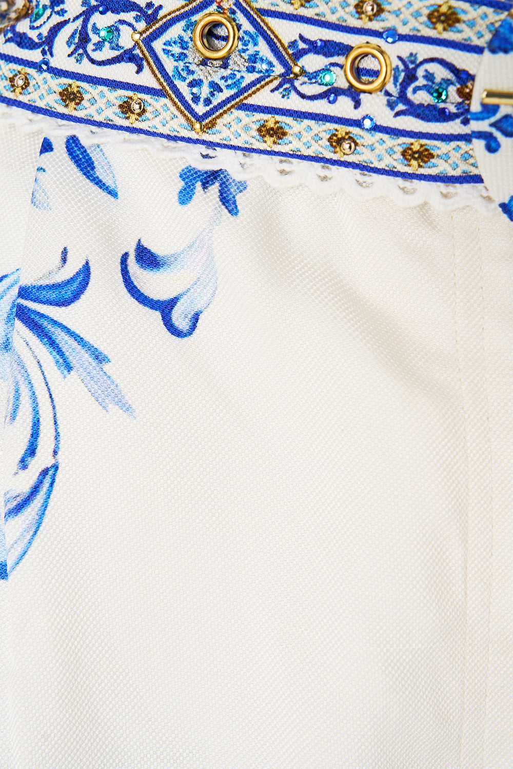 The CAMILLA OVERSIZED SHIRT AZUL ADVENTURES in our  print.