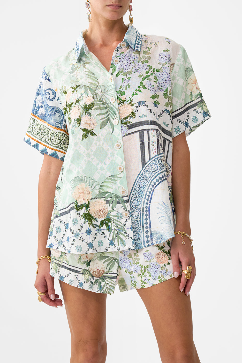 The CAMILLA PLEATED BACK TRENCH ORNATE ON A PLATE in our  print.