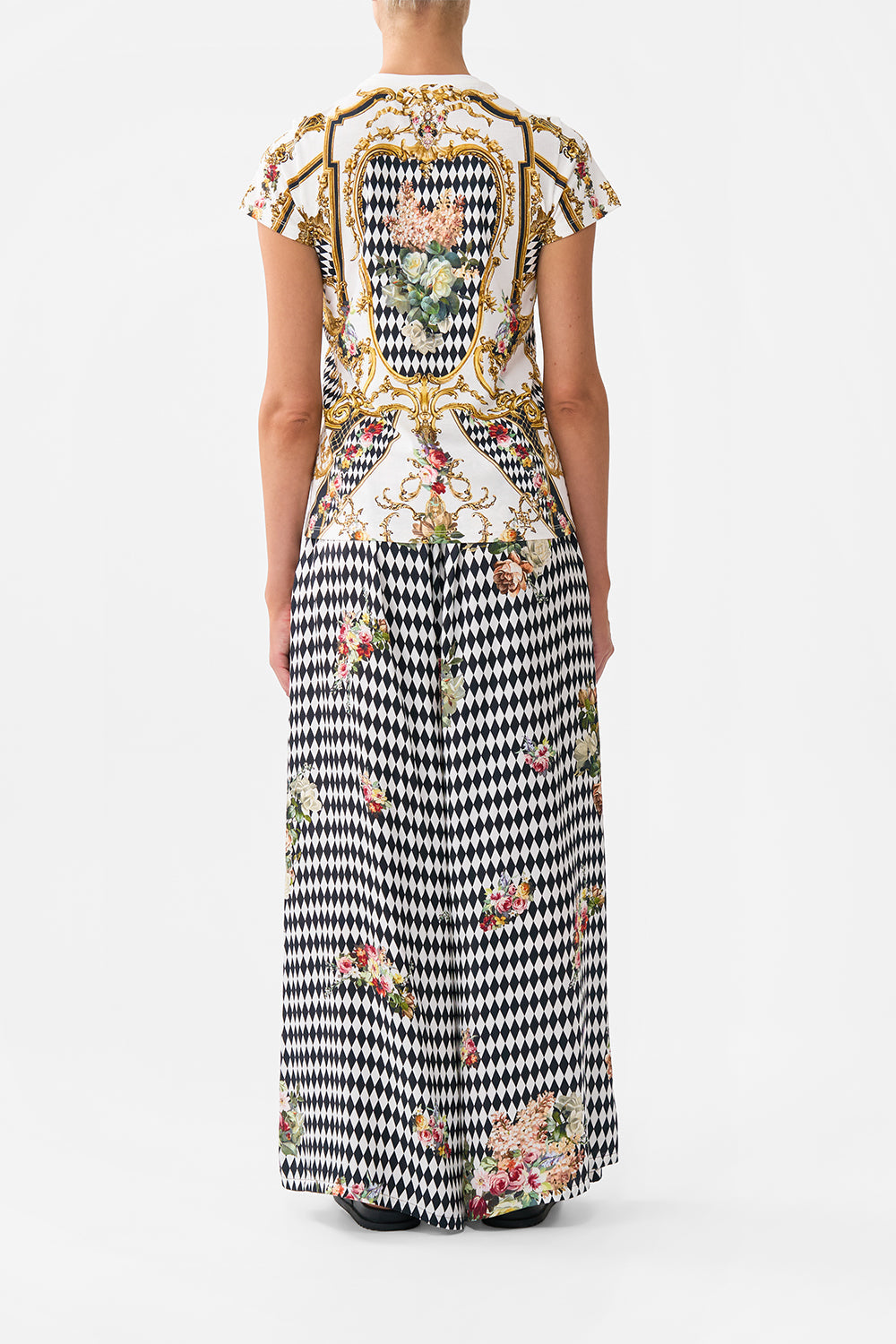 The CAMILLA CROPPED WRAP SHIRT GARDENS OF QUELUZ in our  print.