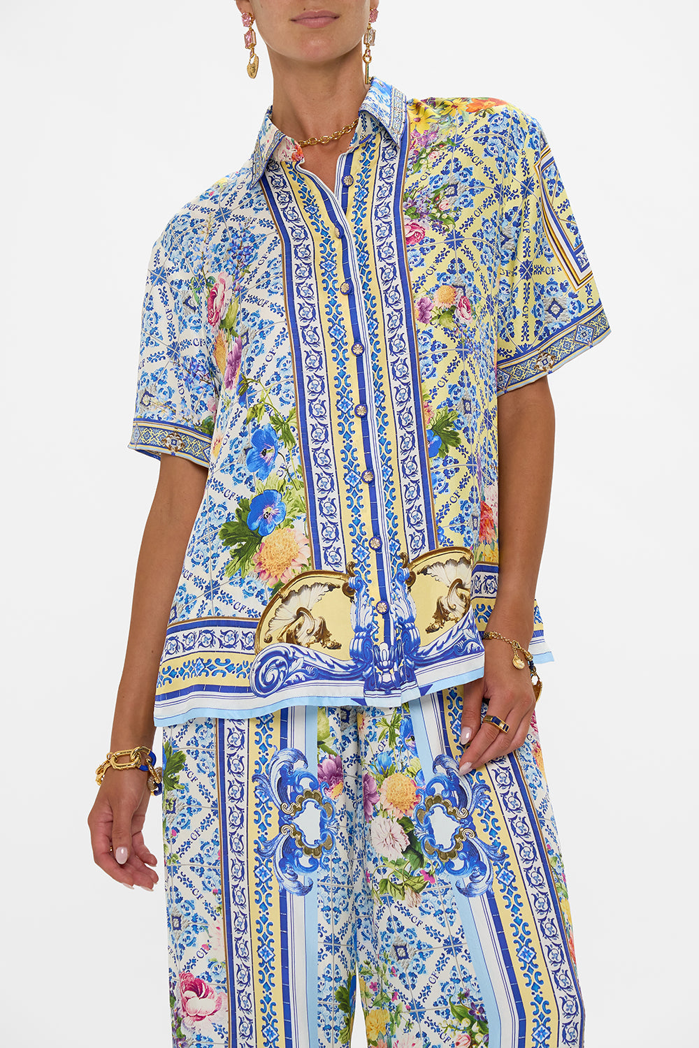 The CAMILLA DRAMATIC SLEEVE COCOON LAYER THRONE GAMES in our  print.