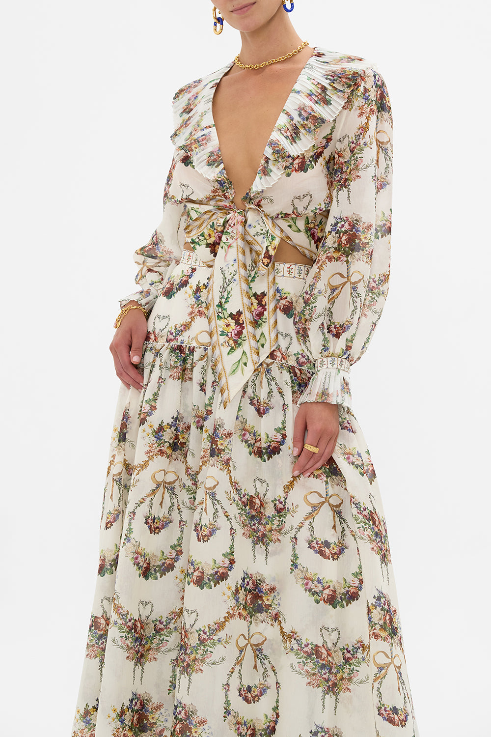 The CAMILLA SHORT SLEEVE CABANA SHIRT FLORAL FREEFALL in our  print.
