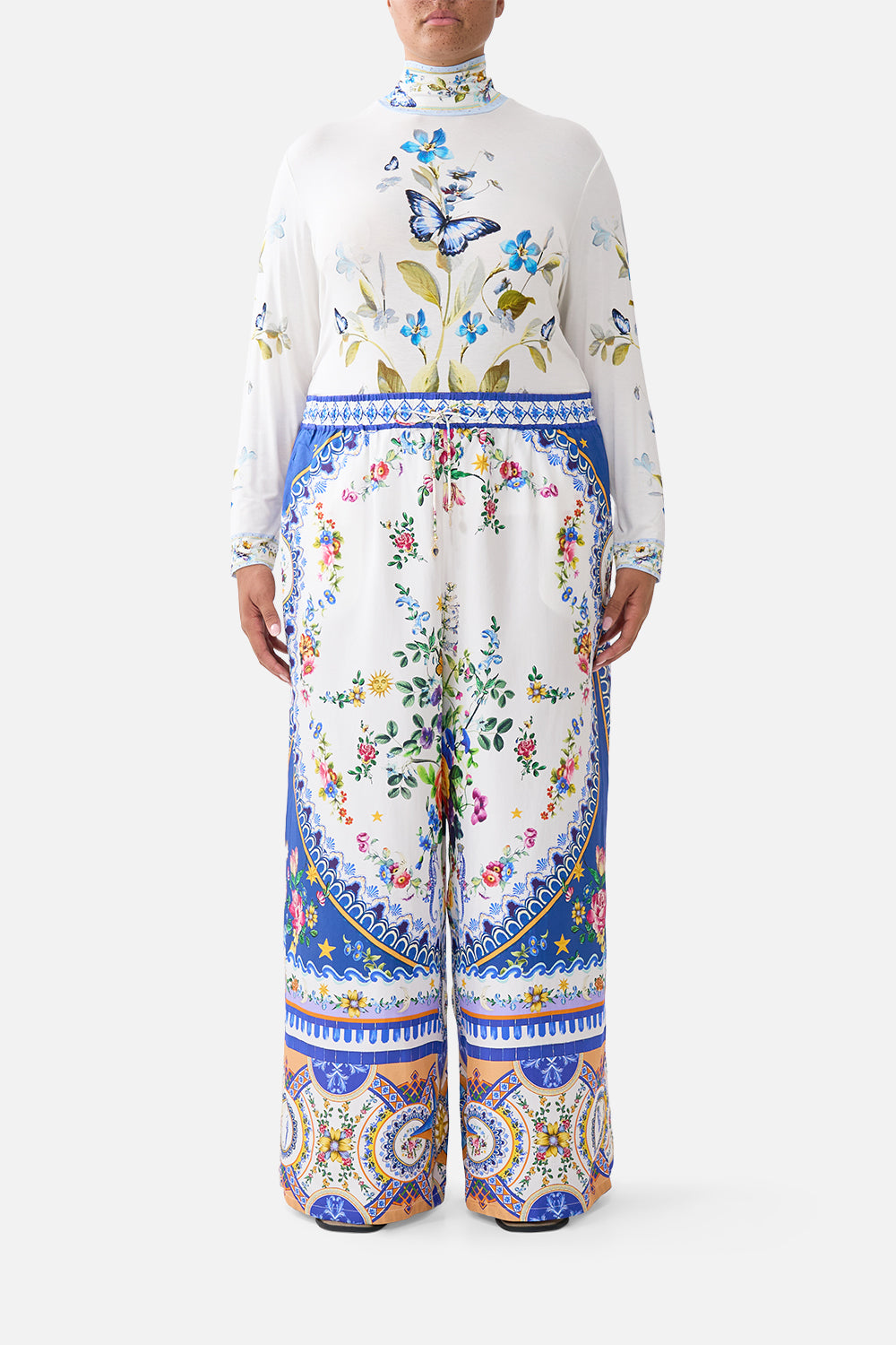 The CAMILLA T SHAPE LONG KAFTAN BASKED IN BAROQUE in our  print.