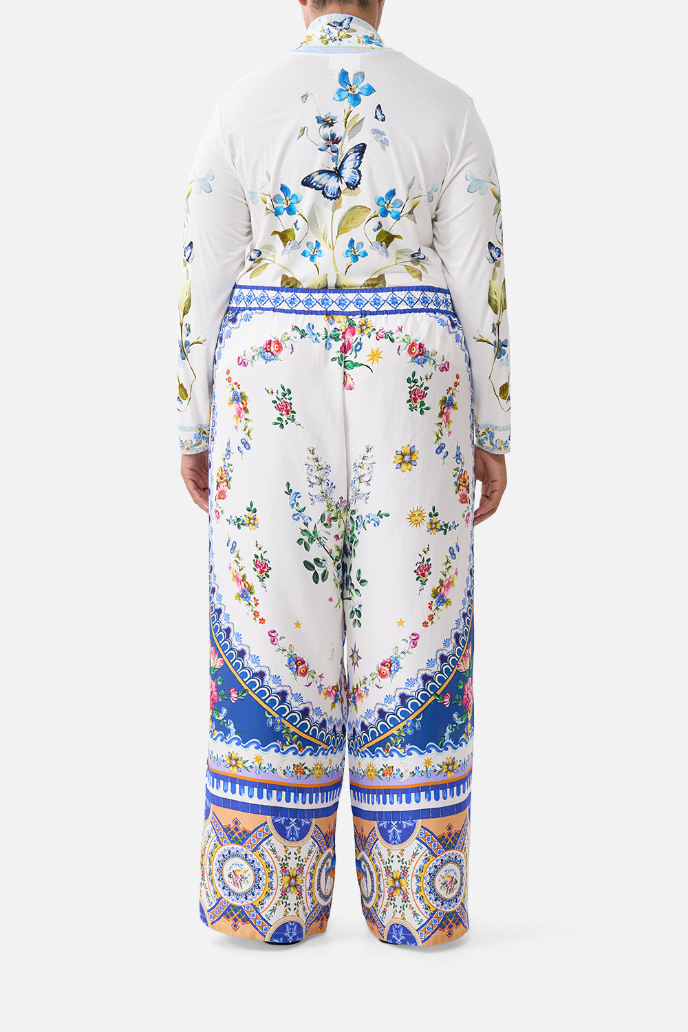 The CAMILLA T SHAPE LONG KAFTAN BASKED IN BAROQUE in our  print.