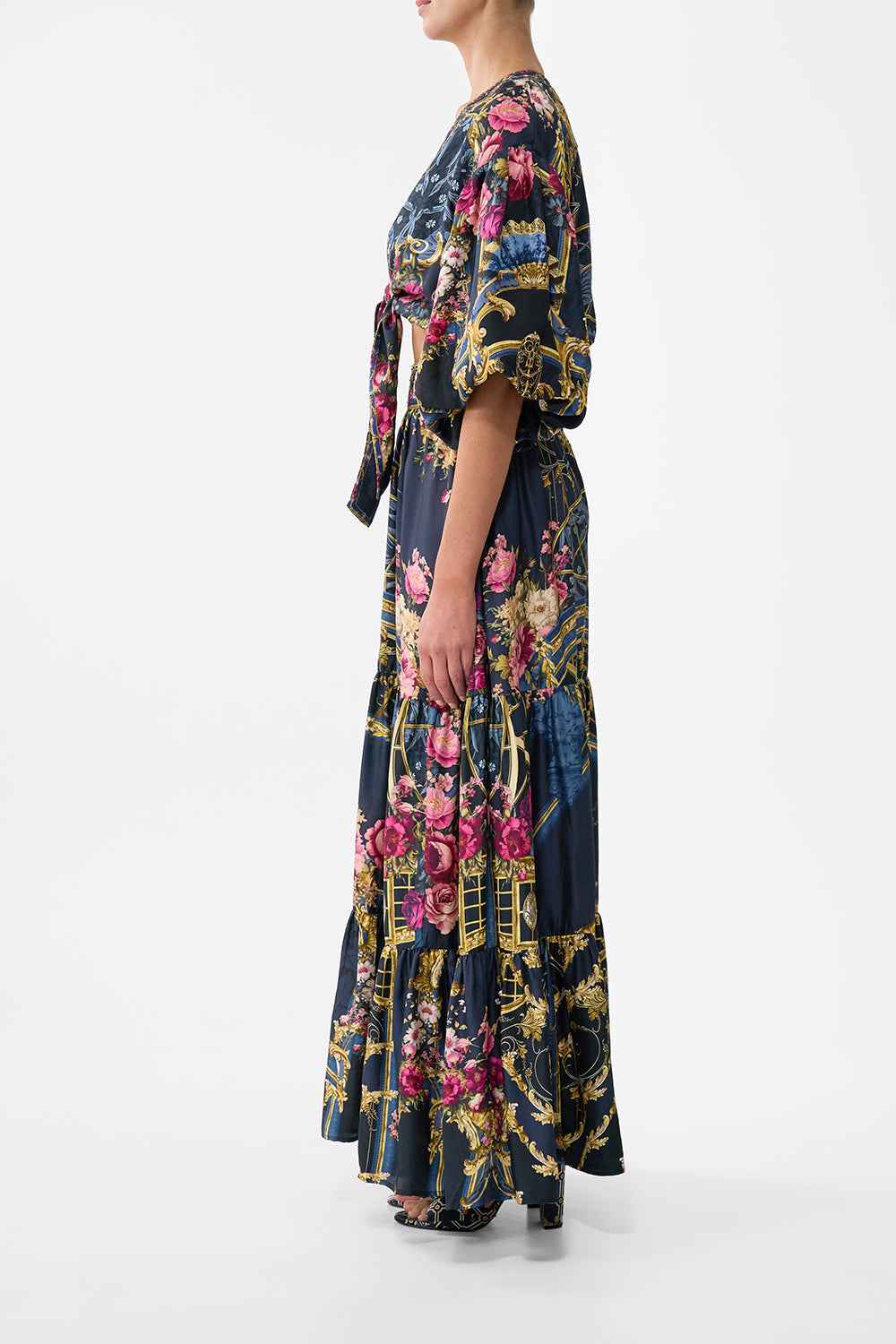 The CAMILLA DRAWSTRING BOW BEACH BAG TILES DARLS in our  print.