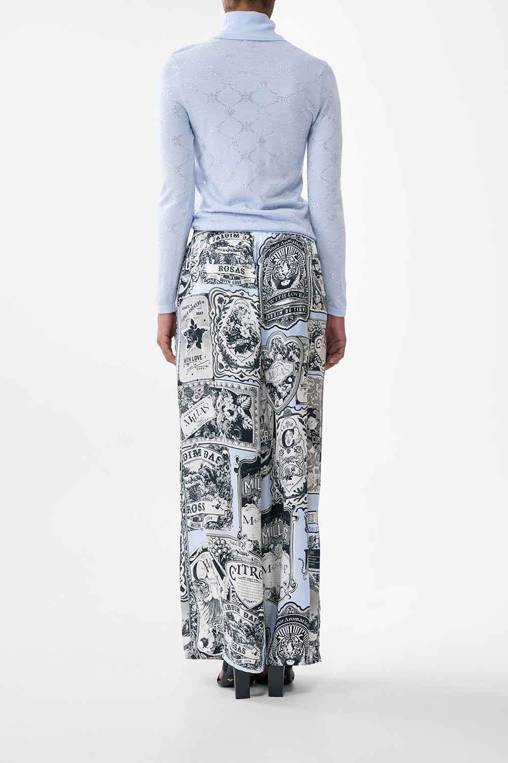 FITTED TURTLE NECK KNIT PERFUMED IN PORTO