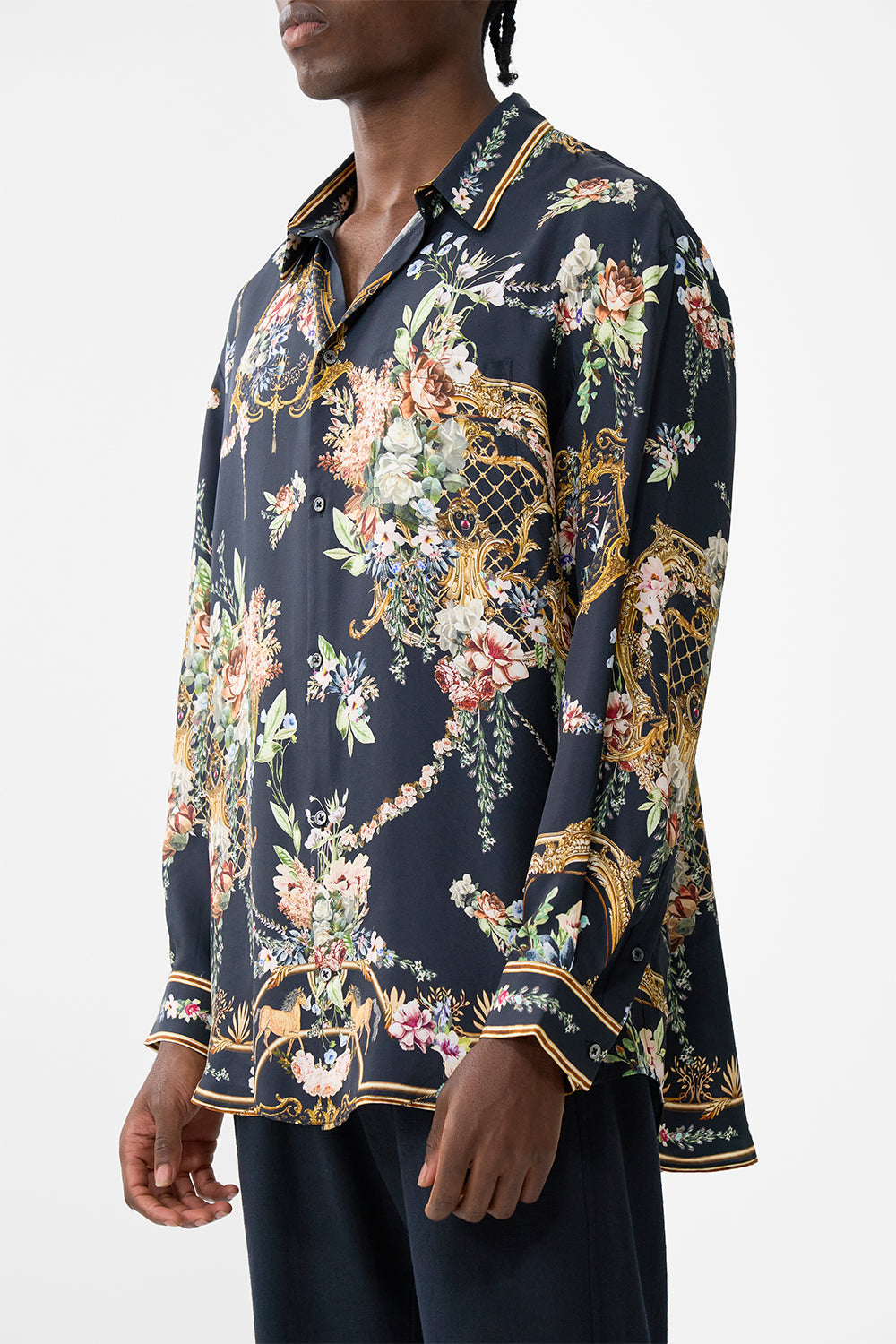 The CAMILLA OVERSIZED SHIRT WITH POCKET TALES OF TOPKAPI PALACE in our  print.