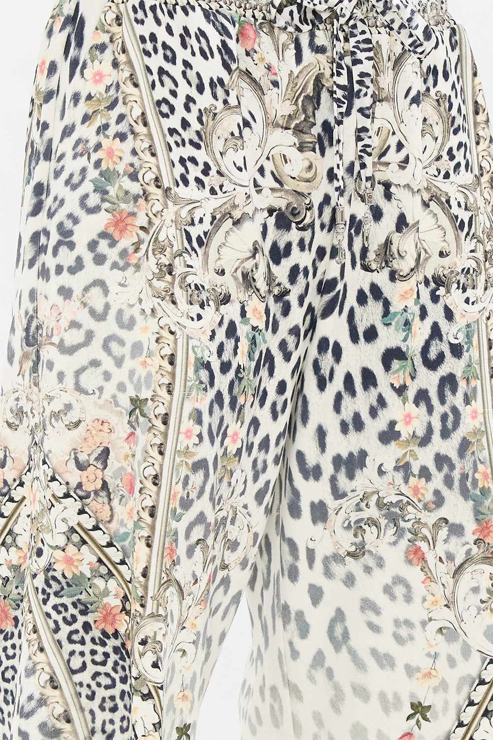 The CAMILLA SHORT KIMONO WRAP TALES OF TOPKAPI PALACE in our TALES OF TOPKAPI PALACE print.
