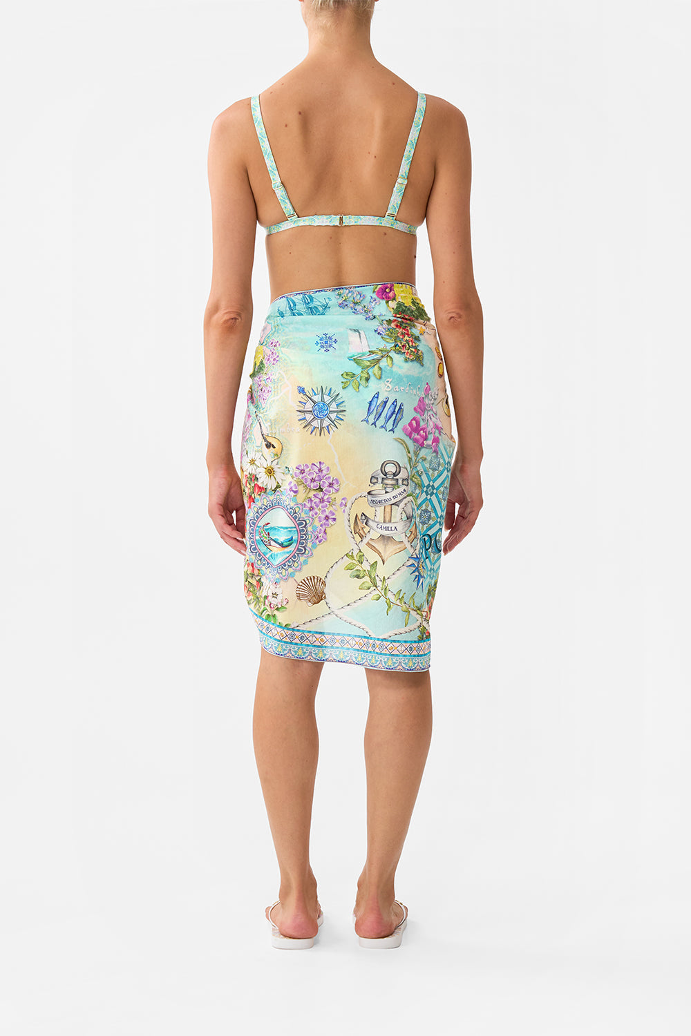 The CAMILLA Woven Short Sarong With Tassels in our Just Coasting print.