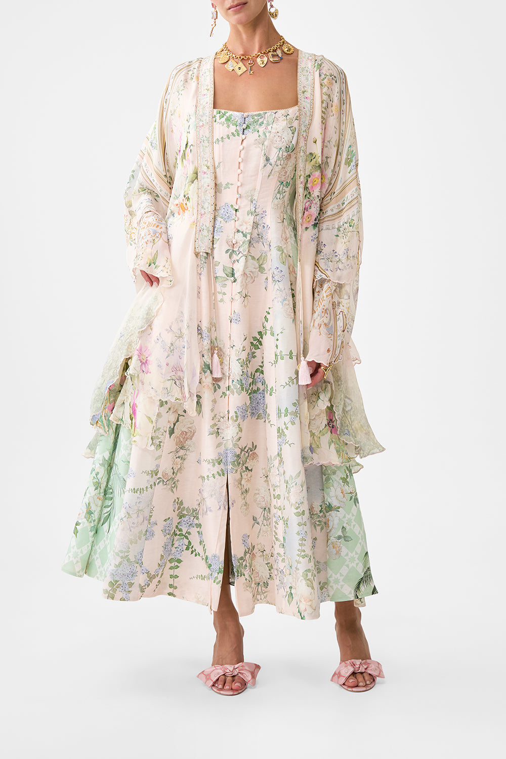 SCALLOPED EDGE LAYER PALACIO PLAYGROUND