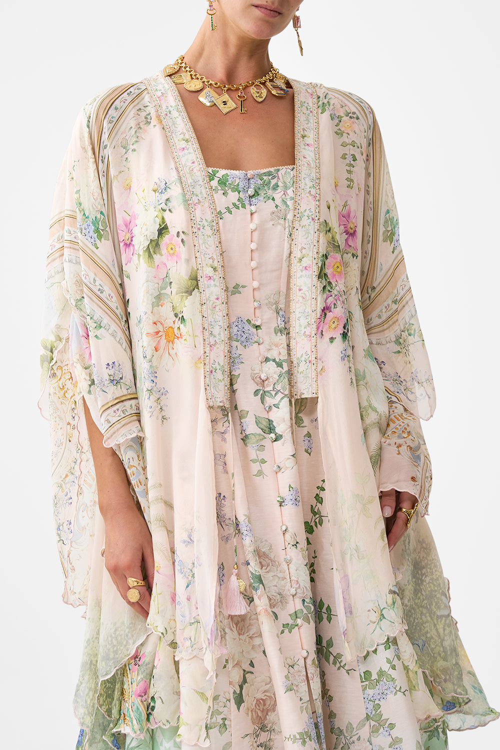 SCALLOPED EDGE LAYER PALACIO PLAYGROUND