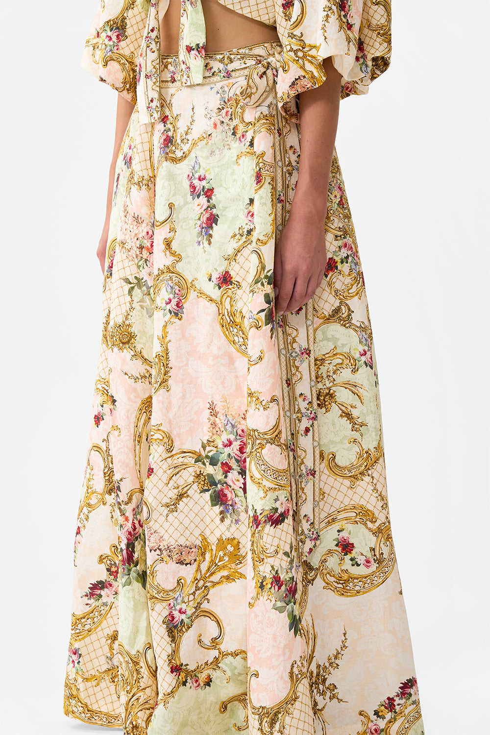 The CAMILLA SKIRT WITH SHAPED SEAM TILES DARLS in our  print.