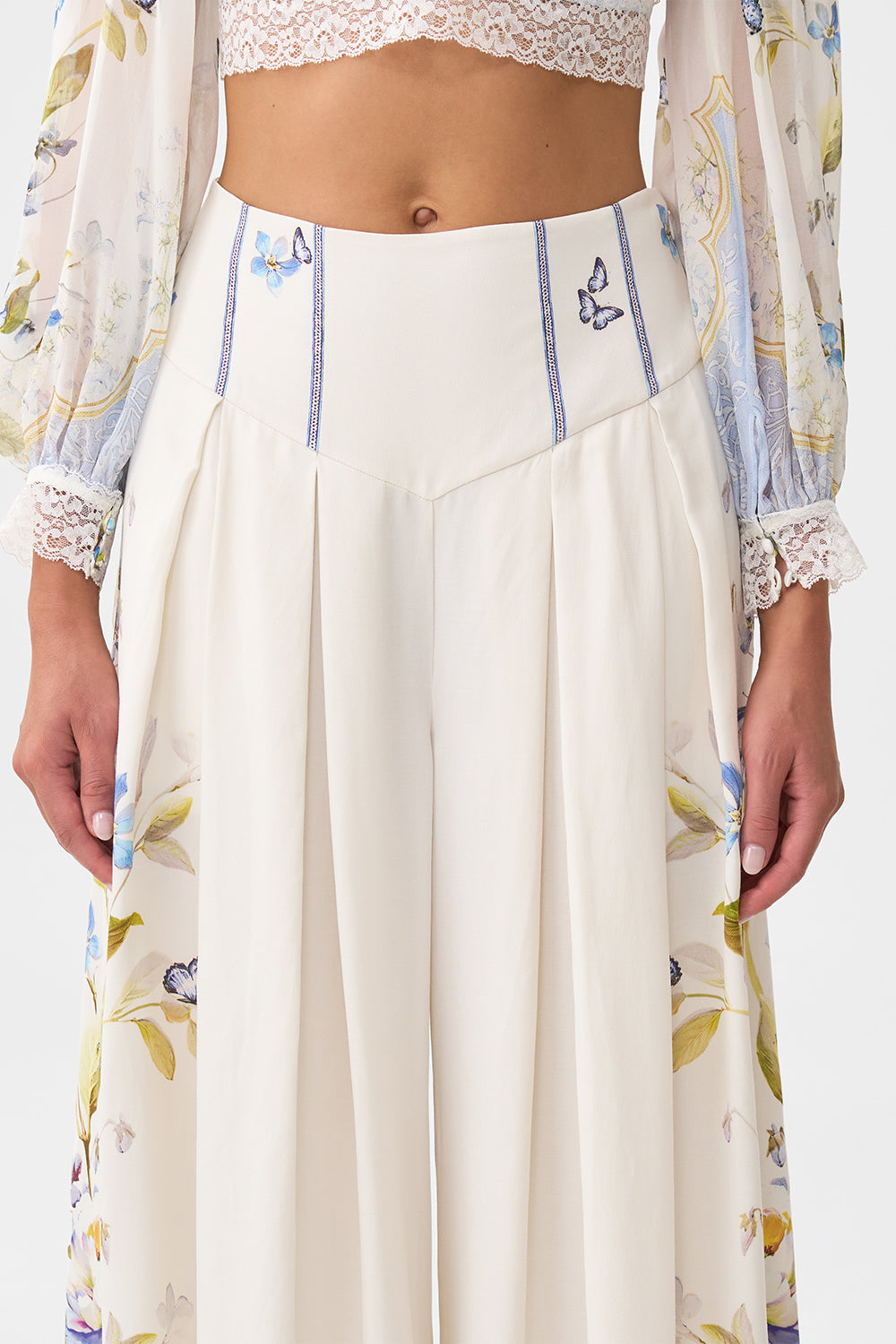 The CAMILLA LONG SLEEVE OVERSIZED SHIRT TALES OF TOPKAPI PALACE in our  print.