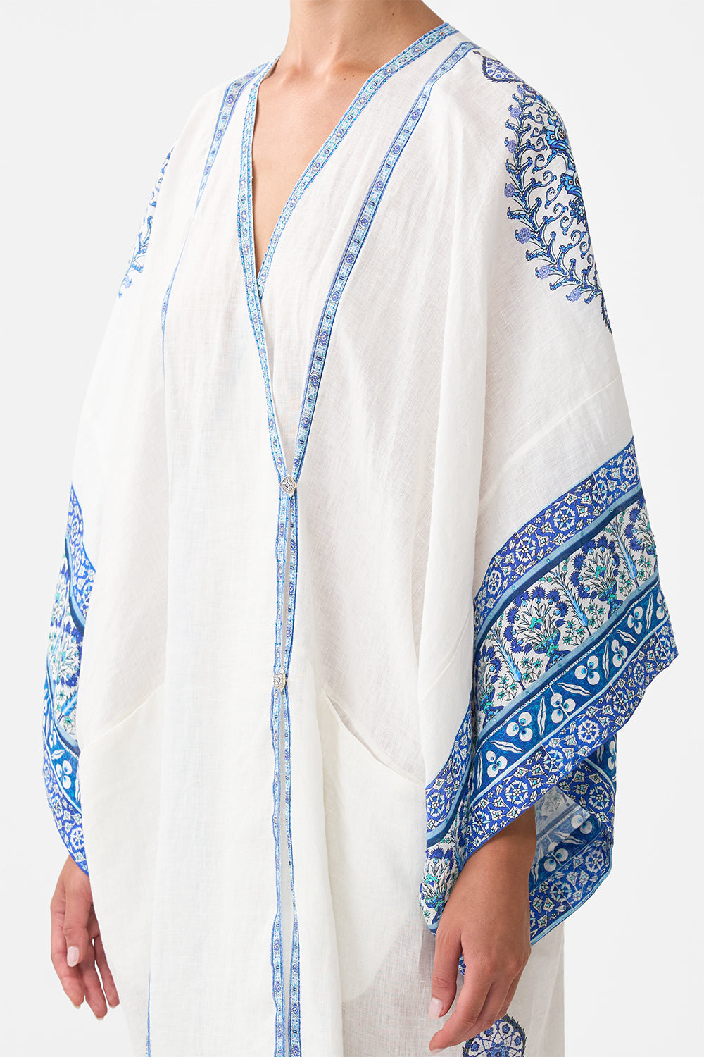 The CAMILLA HOODIE WITH SIDE POCKETS NOTES FROM THE ROAD in our  print.