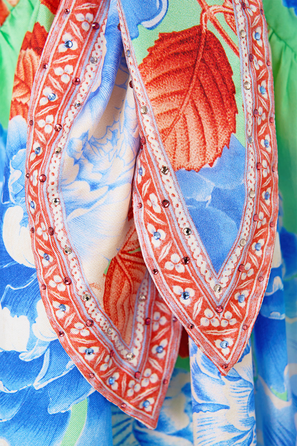 The CAMILLA DROP SHOULDER TOP ANIMAL ALCHEMY in our ANIMAL ALCHEMY print.