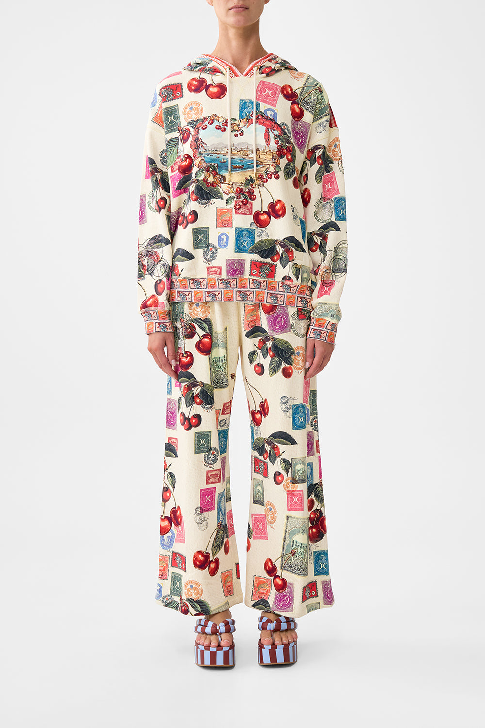 HOODIE WITH SIDE POCKETS NOTES FROM THE ROAD