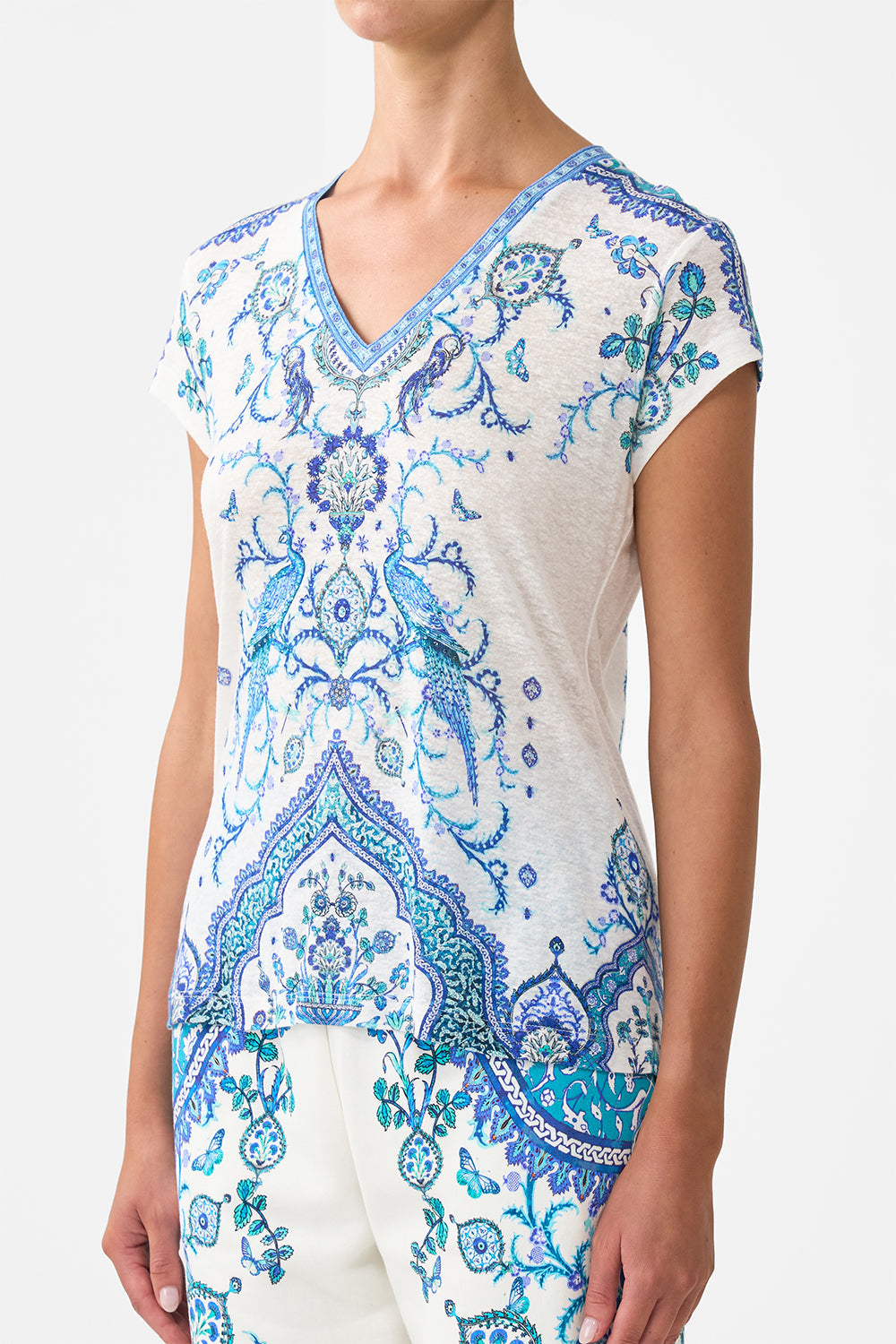 V NECK FITTED TEE ISNIK LULLABY