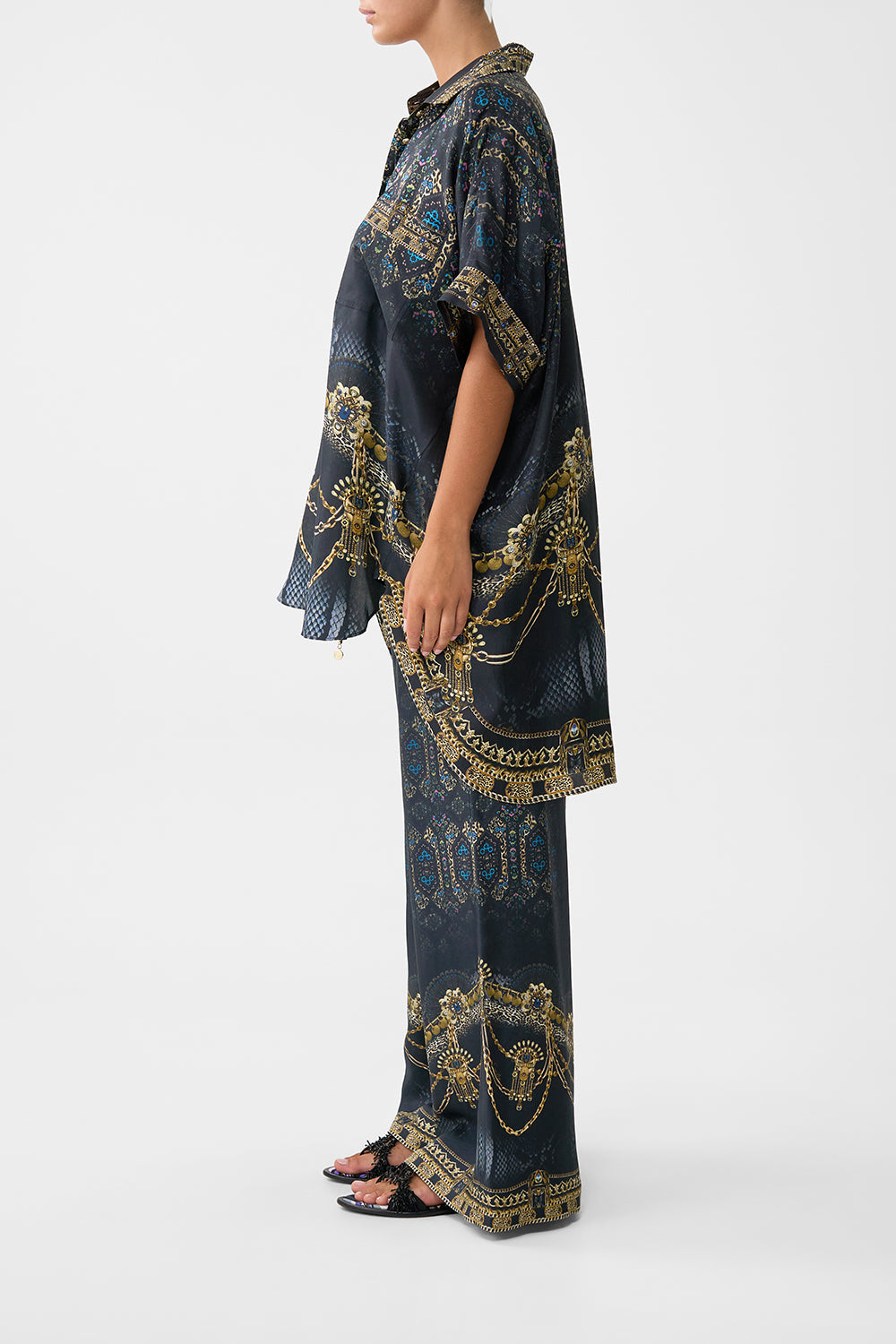The CAMILLA KIMONO SLEEVE DRESS WITH SHIRRING DETAIL THE CONCUBINES CORRIDOR in our  print.