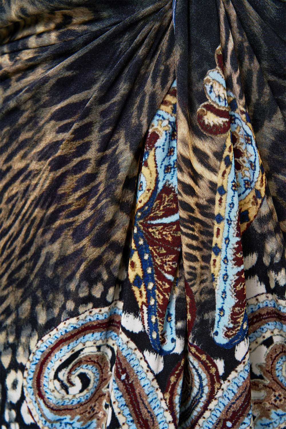 The CAMILLA SHORT SLEEVE KAFTAN WITH TIE WAIST FELINE FOLKLORE in our  print.