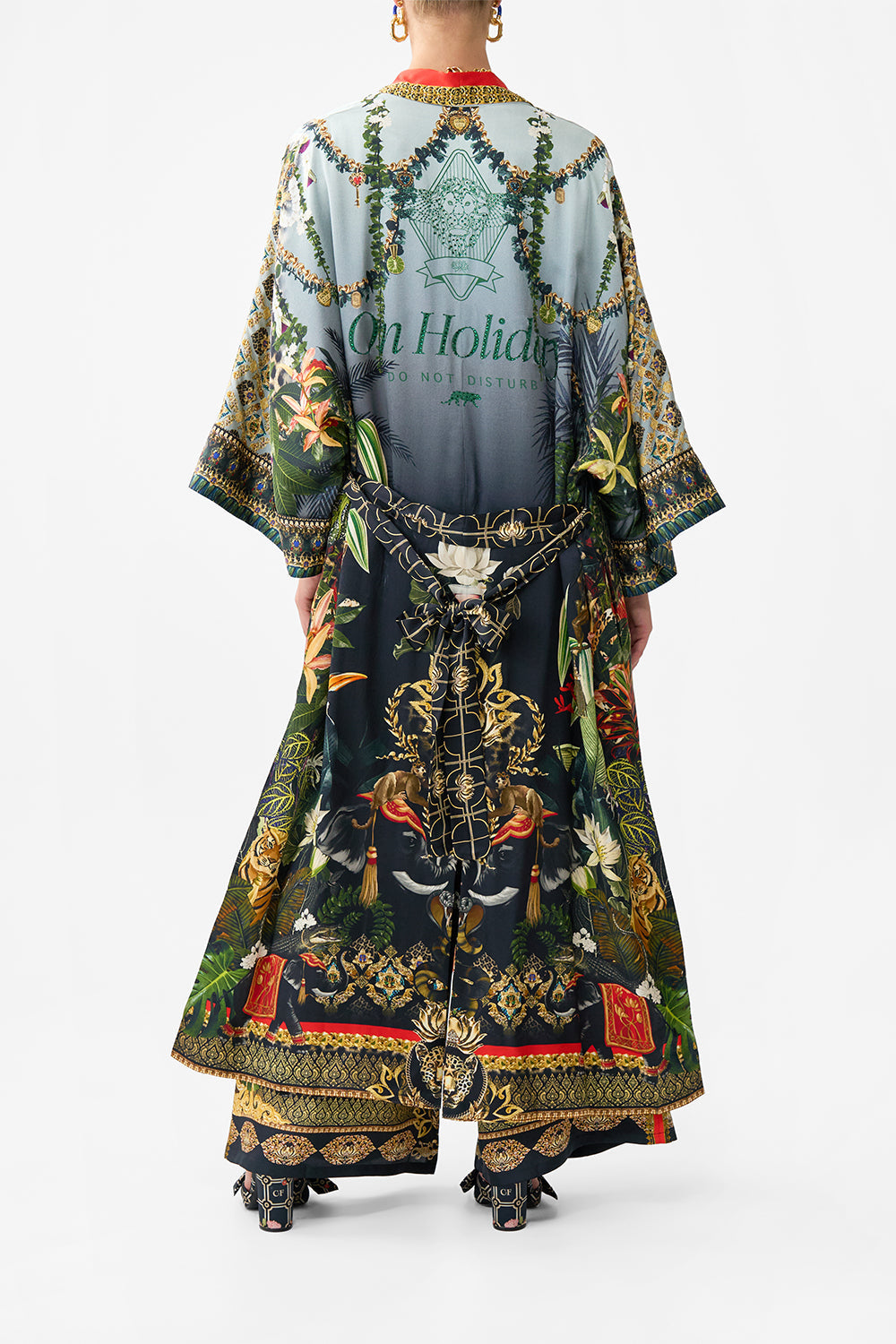 LONG ROBE WITH NARROW COLLAR READY FOR MY WELCOME DRINK