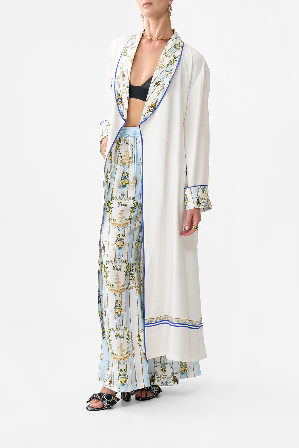 LONG ROBE WITH TIE VENUS ON A VESPA
