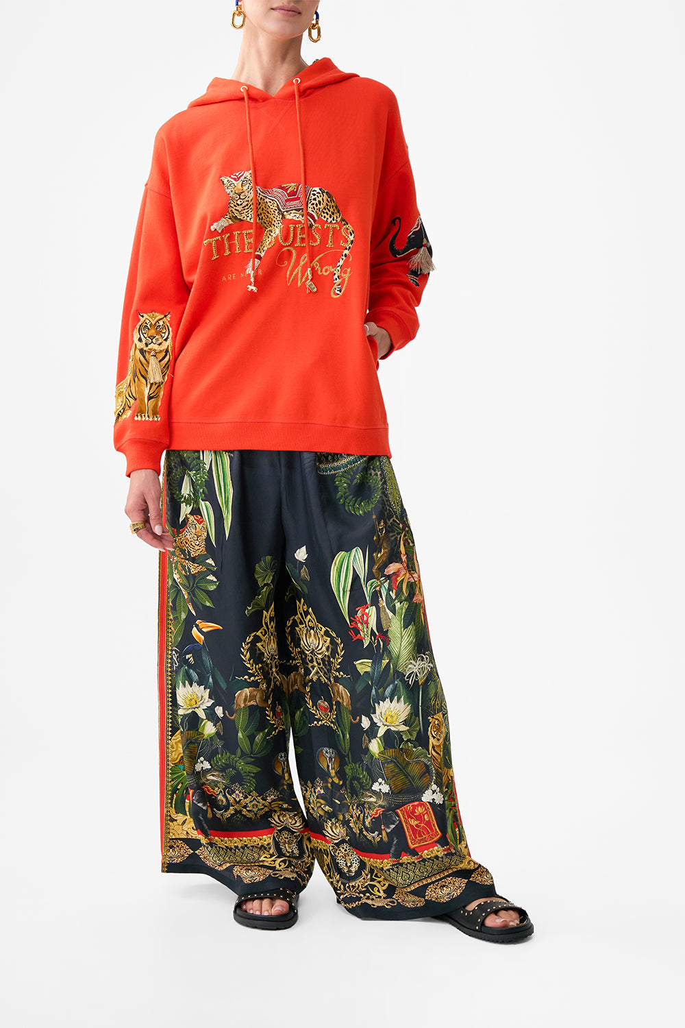 HOODIE WITH POCKETS READY FOR MY WELCOME DRINK