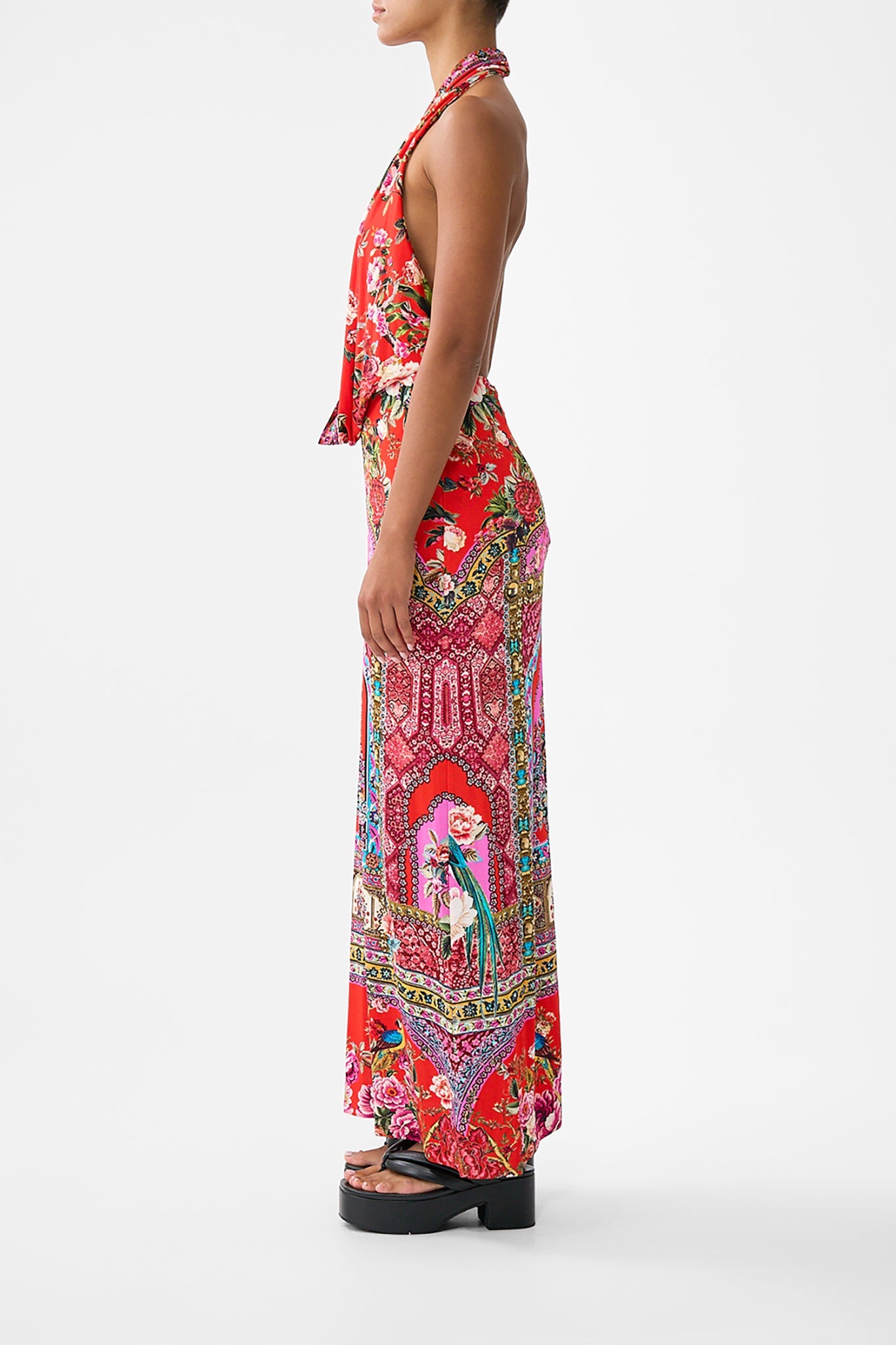 The CAMILLA LARGE MAKEUP CLUTCH SULTANAHMET SUMMER in our SULTANAHMET SUMMER print.