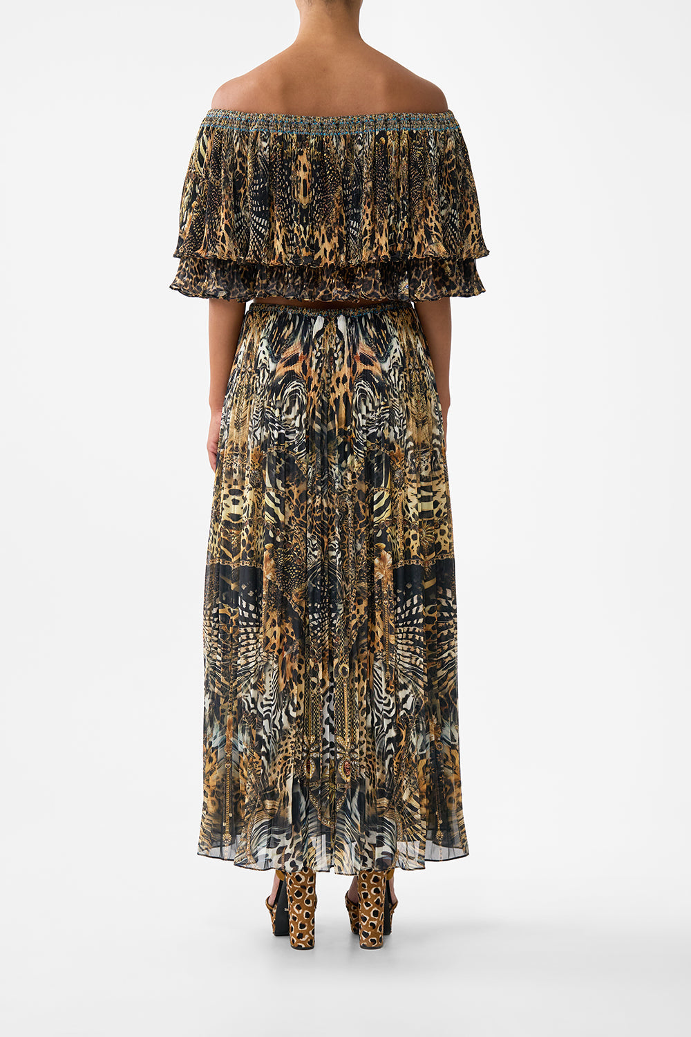 The CAMILLA SHORT SLEEVE OVERSIZED SHIRT SULTANS AND QUEENS in our  print.