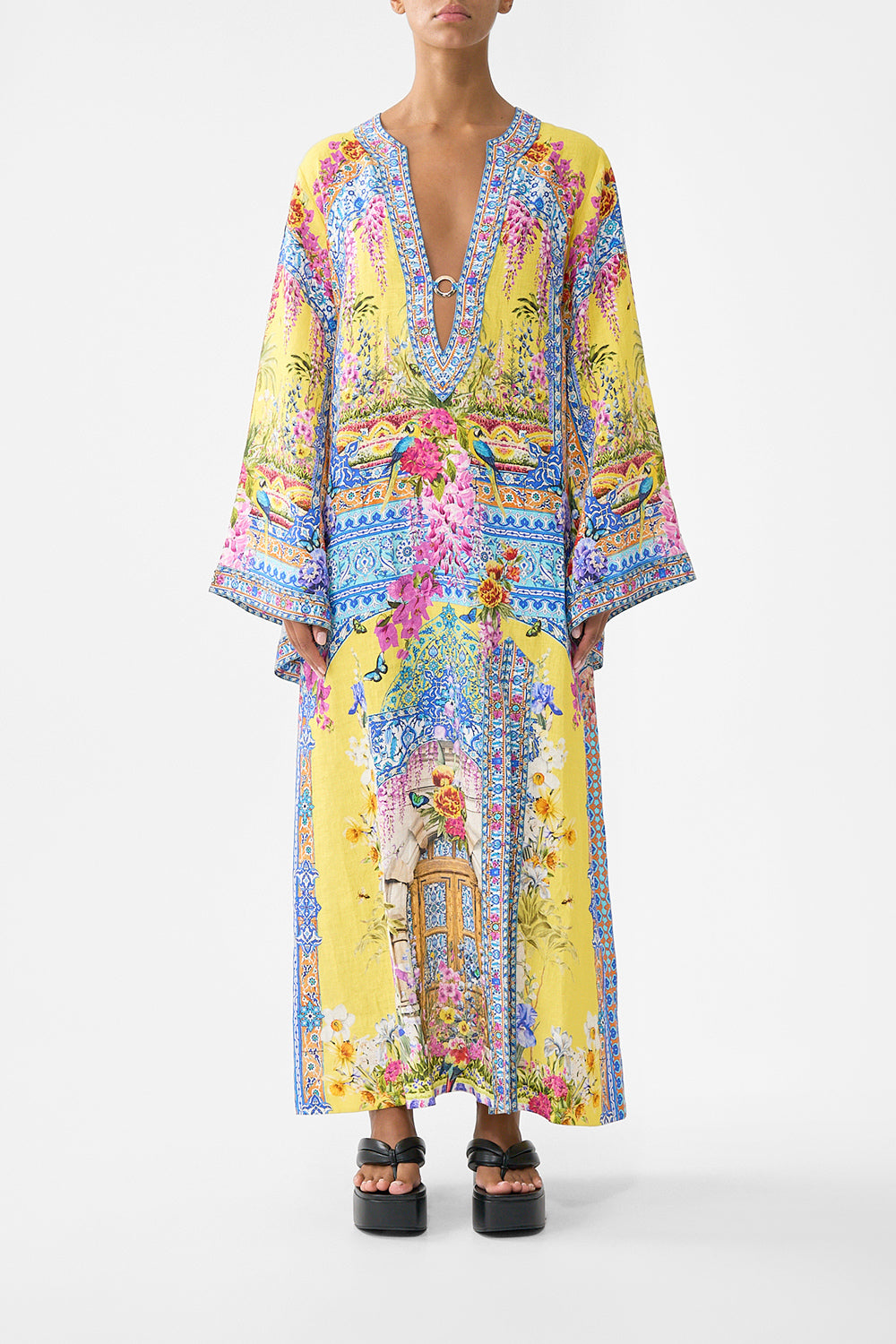 The CAMILLA SHORT SLEEVE KAFTAN WITH TIE WAIST CHAIN GANG in our  print.