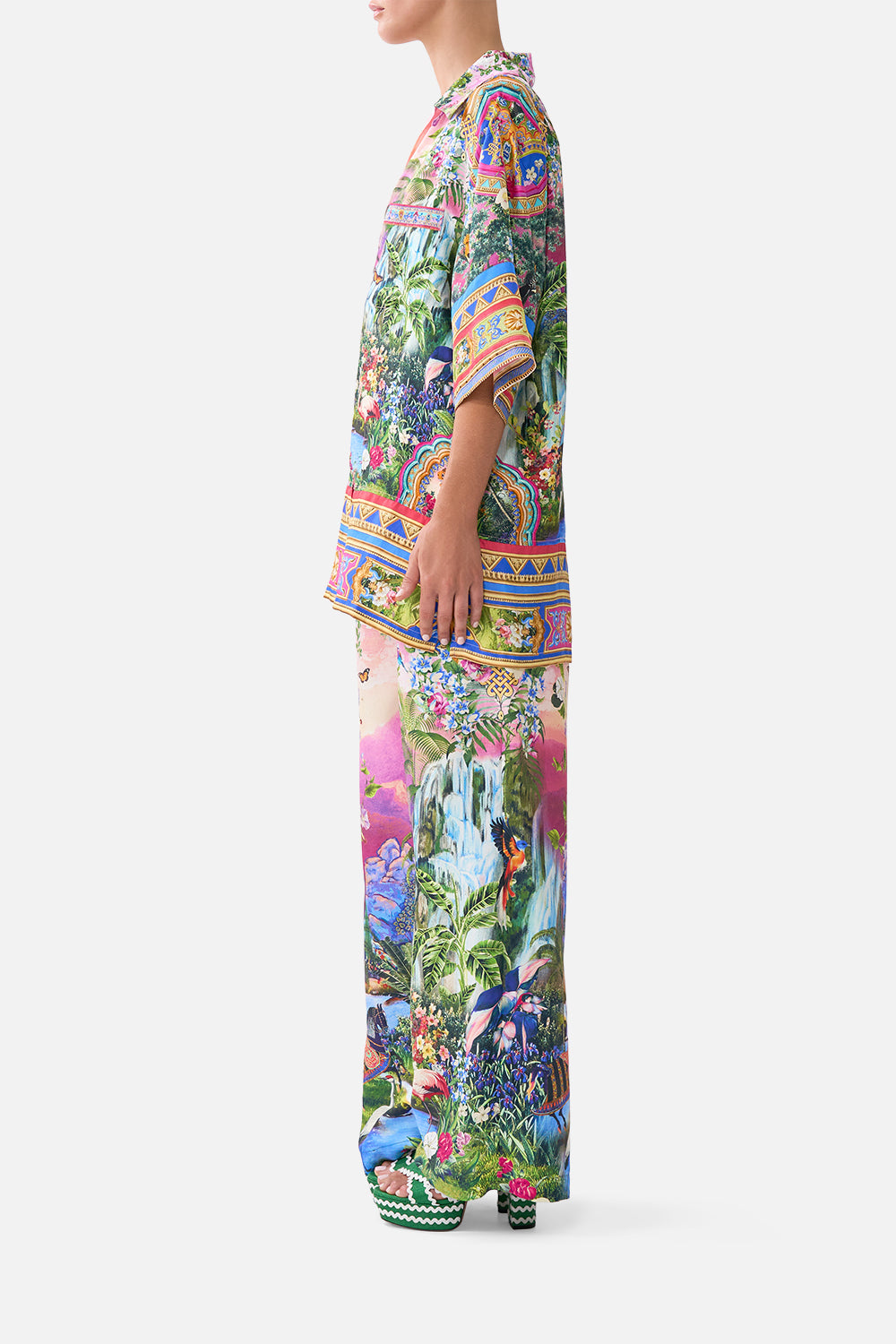 The CAMILLA LOOSE FIT TEE LADY LIONHEART in our  print.