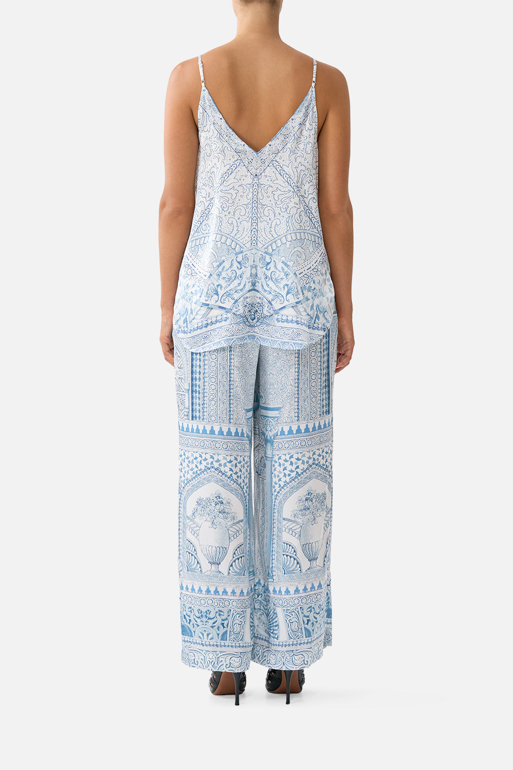The CAMILLA FRILL V NECK KNIT TOP FLAMENCO FOLKLORE in our FLAMENCO FOLKLORE print.