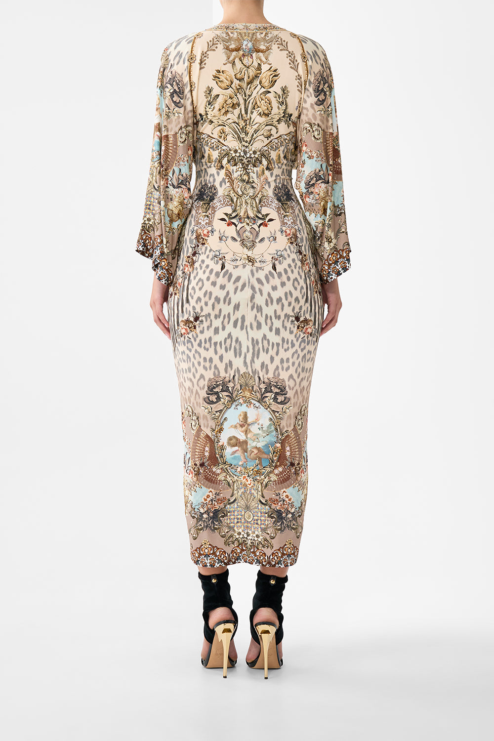 The CAMILLA WOVEN SHORT SARONG WITH TASSELS DE NADA GRANADA in our  print.