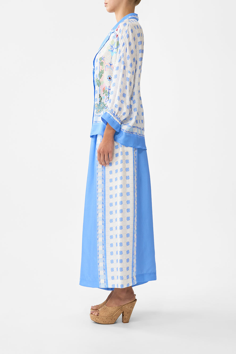 The CAMILLA RING SCARF CLUTCH OLÉ OLÉ in our  print.