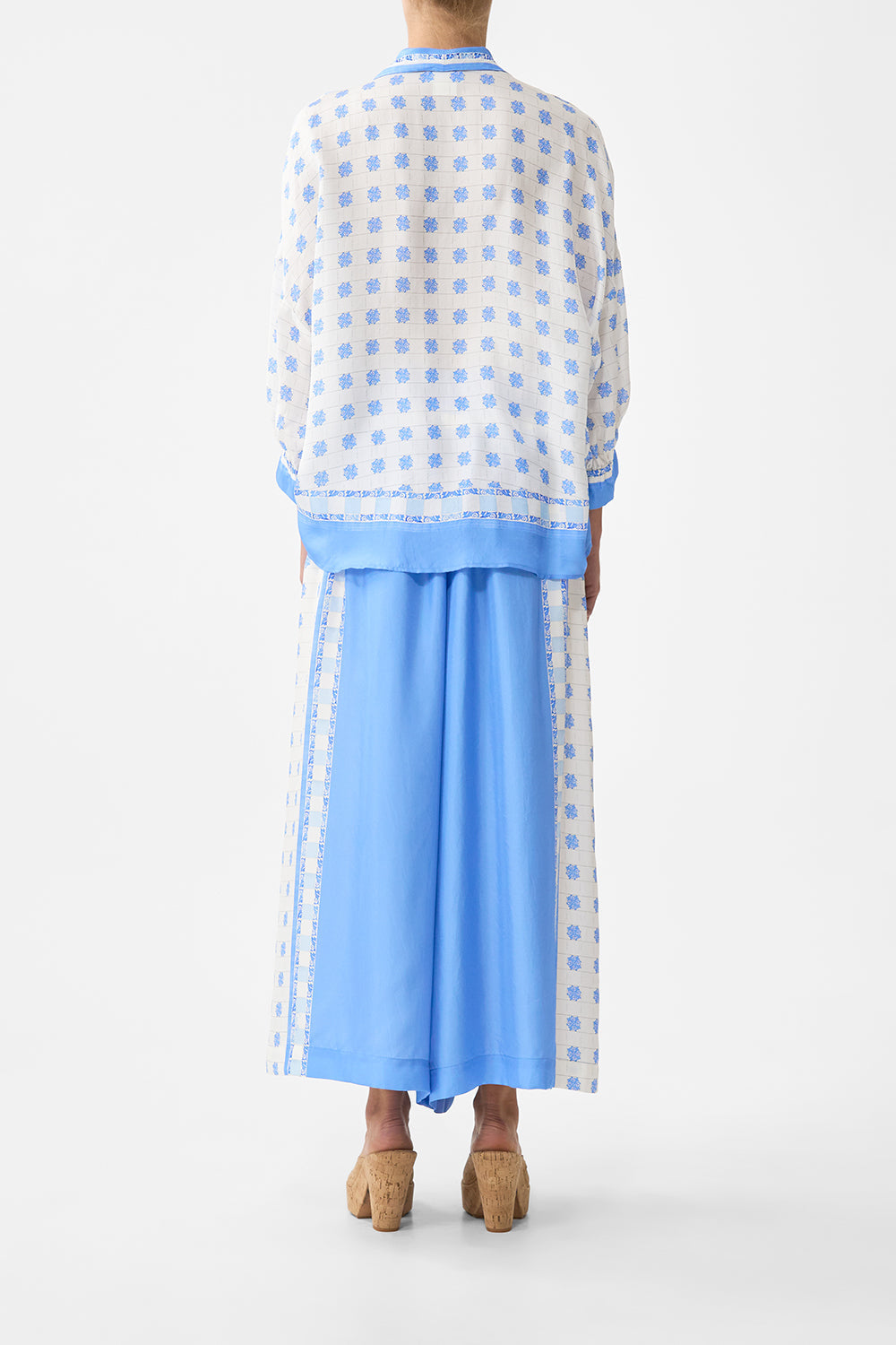 The CAMILLA RING SCARF CLUTCH OLÉ OLÉ in our  print.