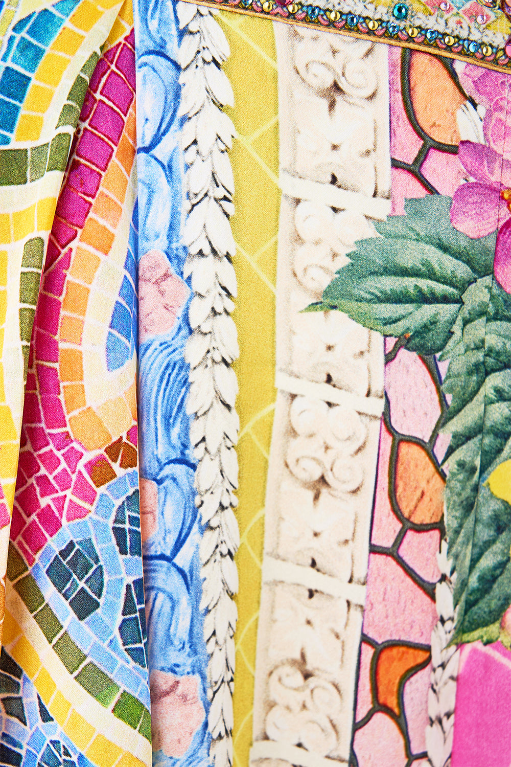 The CAMILLA RING SCARF CLUTCH OLÉ OLÉ in our OLÉ OLÉ print.