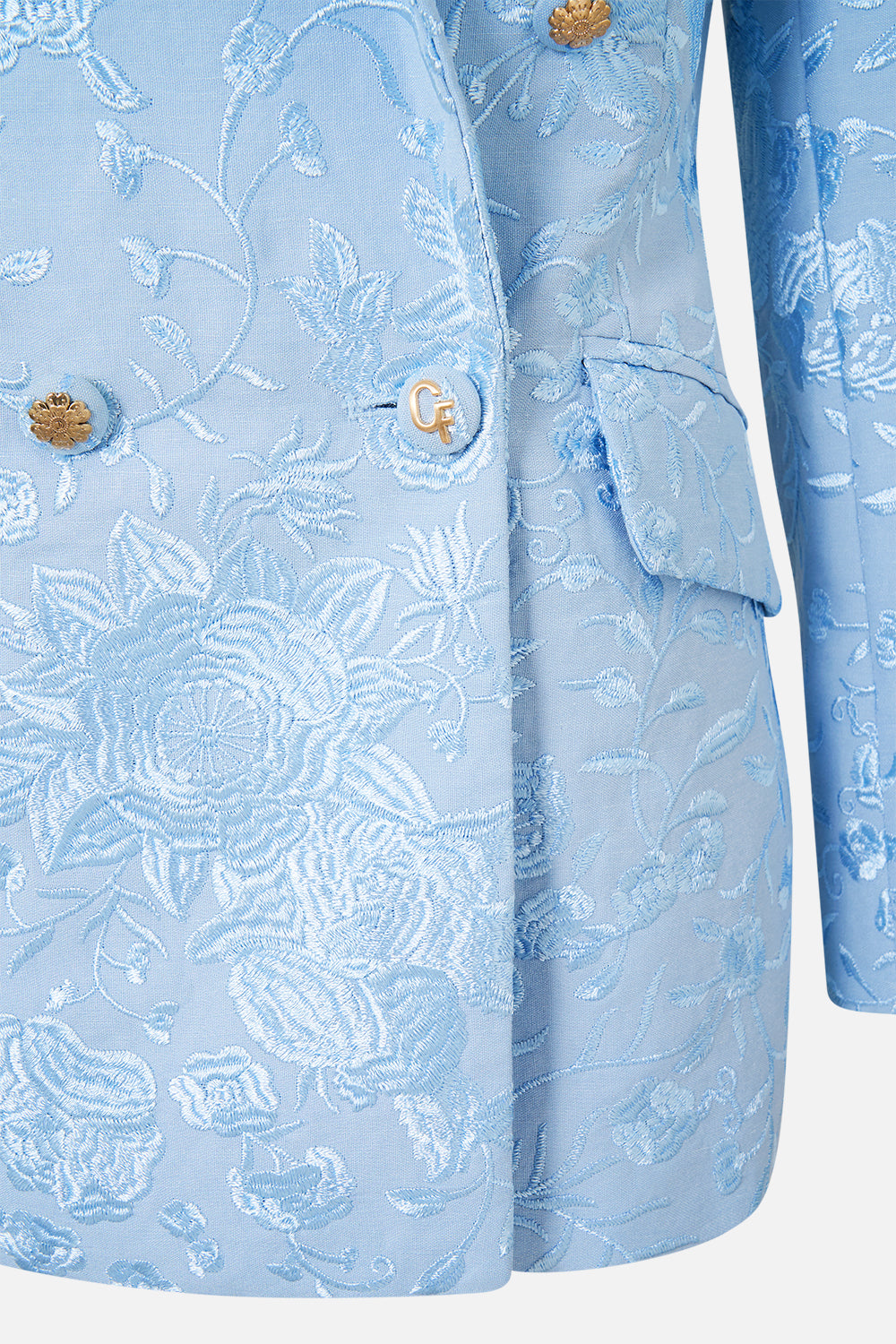 The CAMILLA TIE FRONT SHIRT WITH SLEEVE FRILL MAGIC OF THE MERCADO in our MAGIC OF THE MERCADO print.