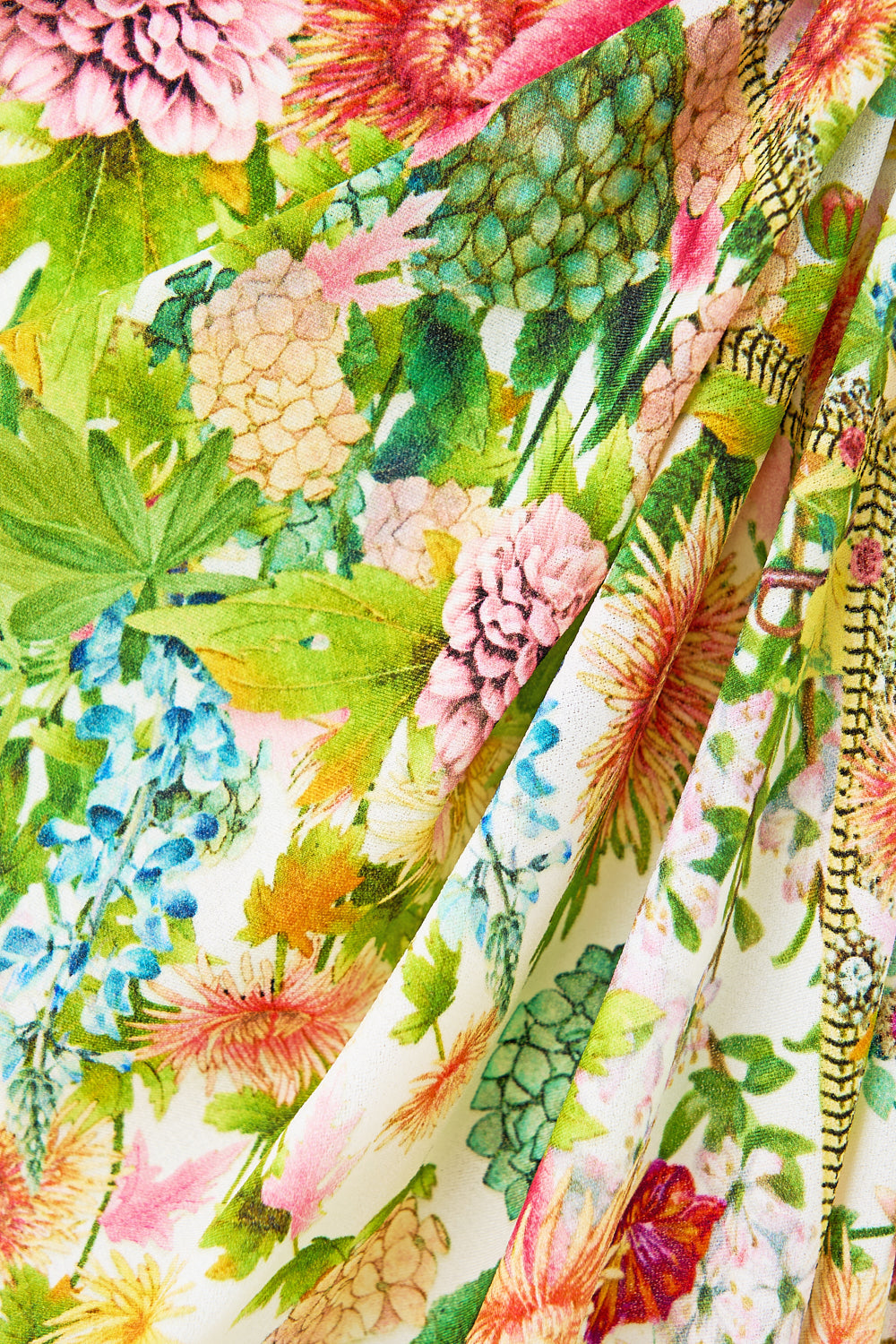 LONG SARONG WITH GATHERED TAB AND LEG SPLIT THE CALL OF CATALONIA