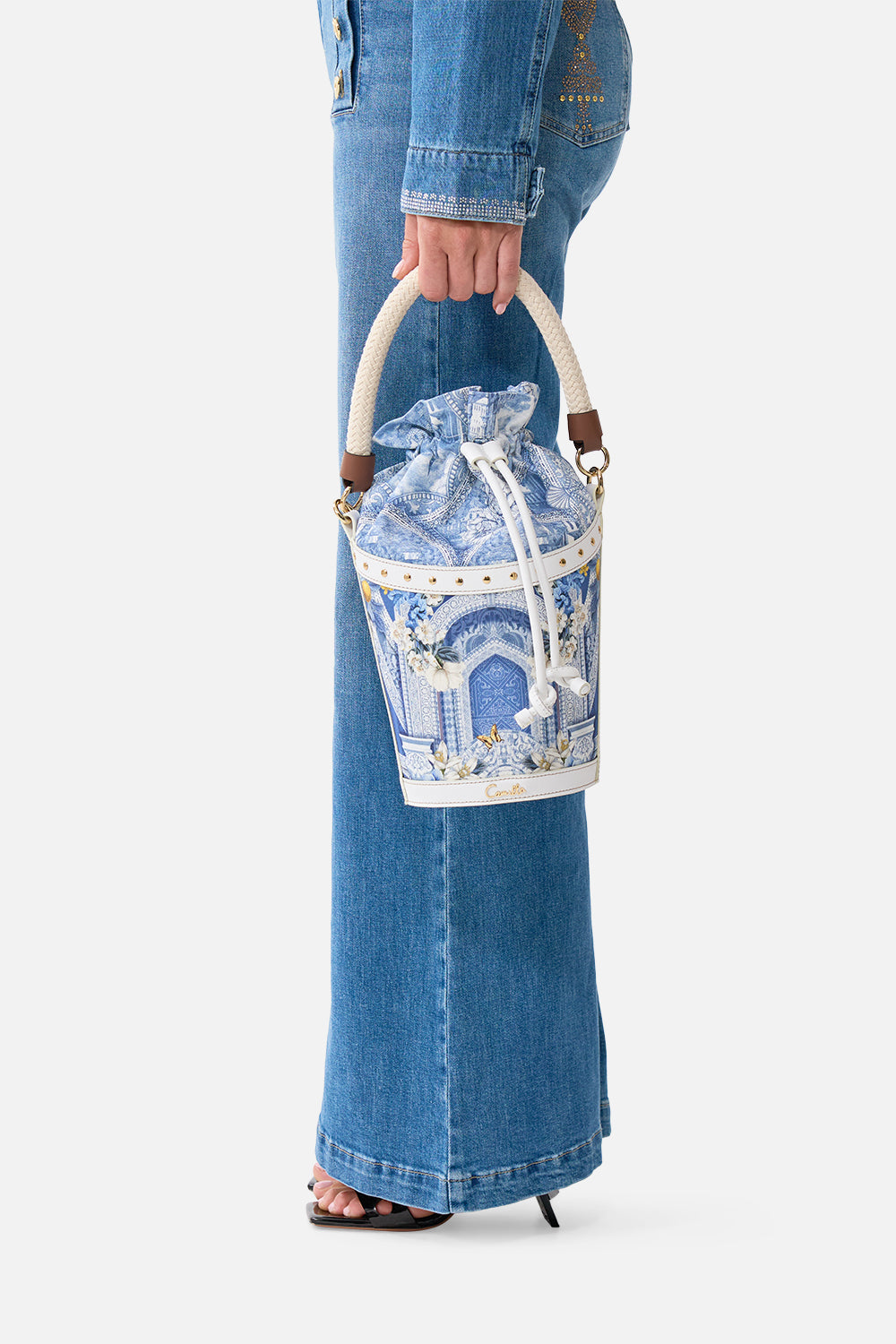The CAMILLA WOVEN SHORT SARONG WITH TASSELS DE NADA GRANADA in our  print.