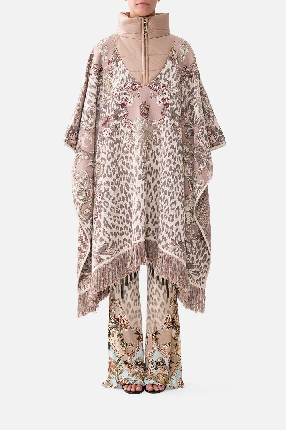 The CAMILLA BALLOON SLEEVE BLOUSE VA VA VINTAGE in our  print.