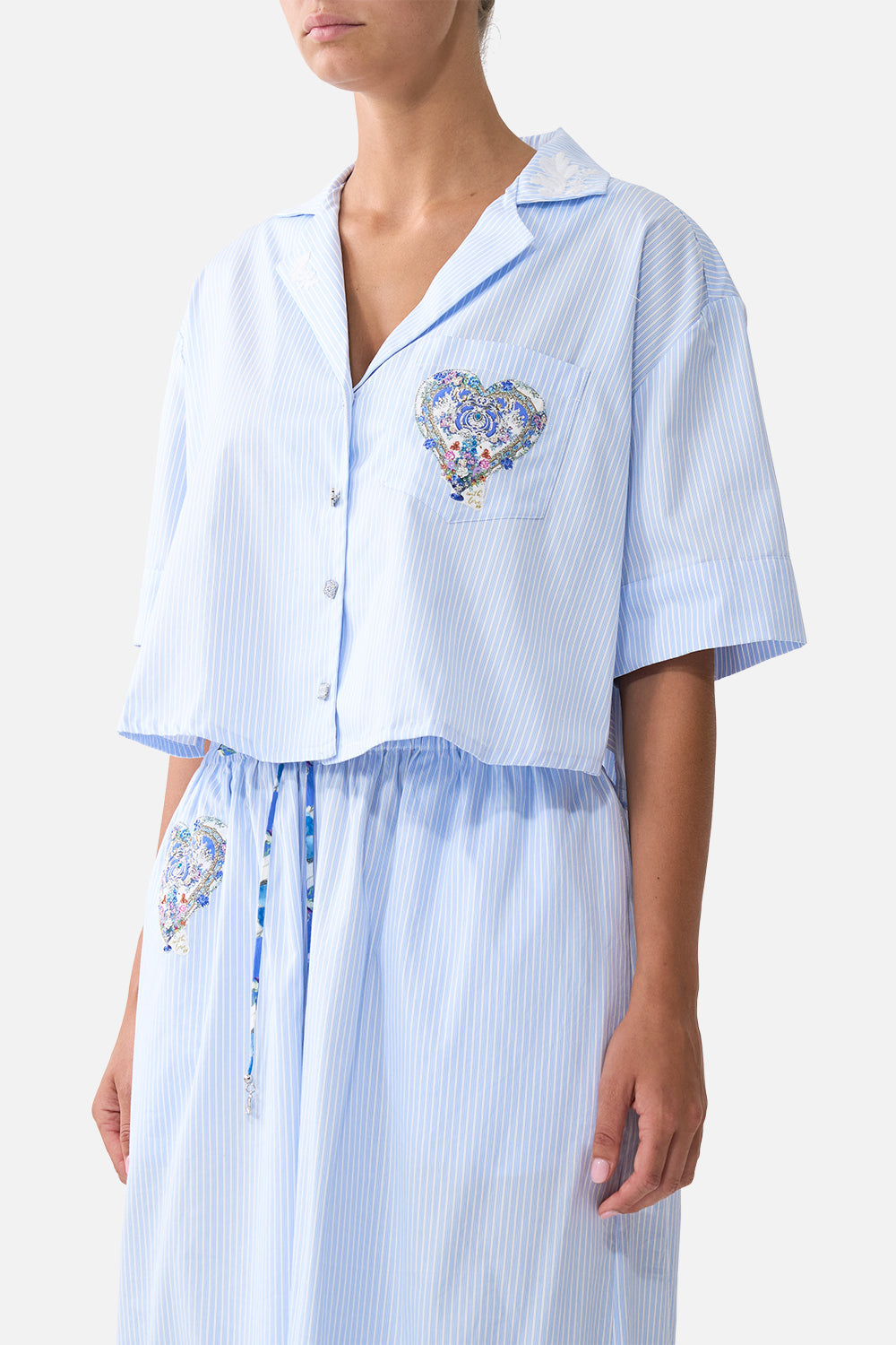 The CAMILLA T SHAPE LONG KAFTAN JUNGLE FLIGHT in our  print.