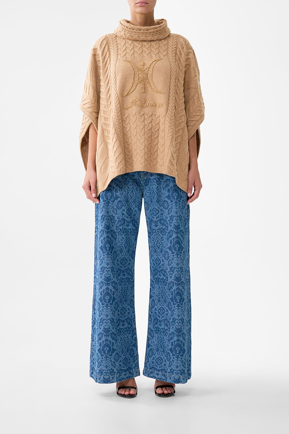 The CAMILLA COLLARED SHIRT WITH SIDE BUTTONS NAVÀS NOUVEAU in our  print.