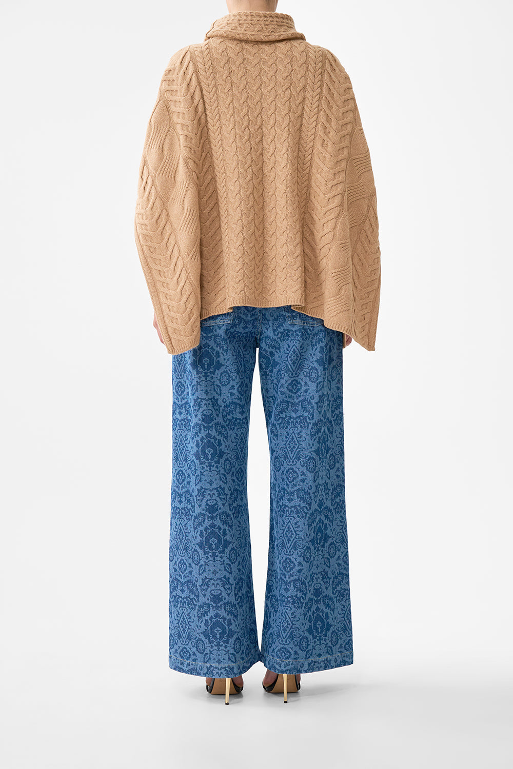The CAMILLA COLLARED SHIRT WITH SIDE BUTTONS NAVÀS NOUVEAU in our  print.