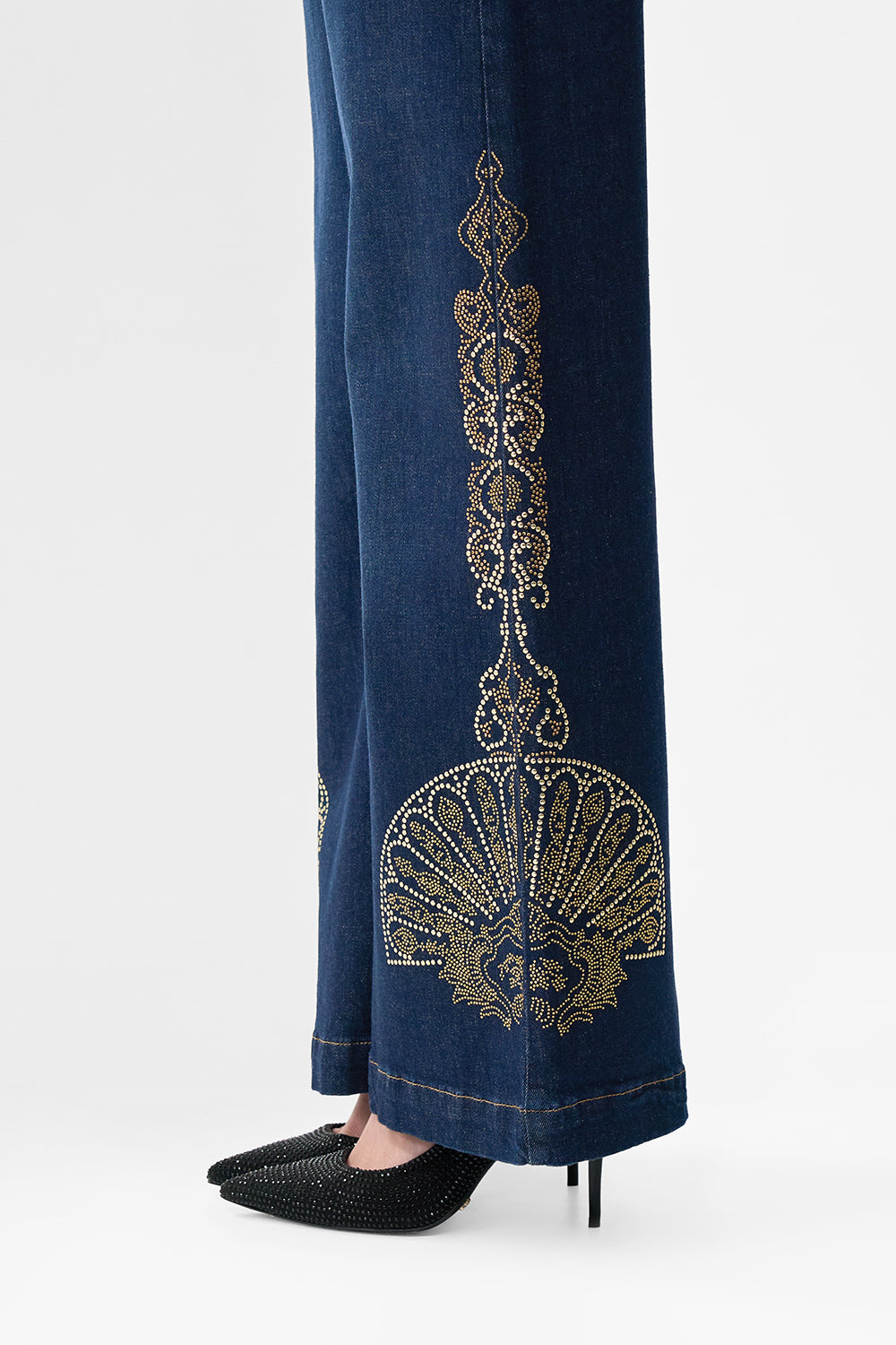 The CAMILLA COIN AND PHONE PURSE HIGH CLASS HOOKAH in our  print.