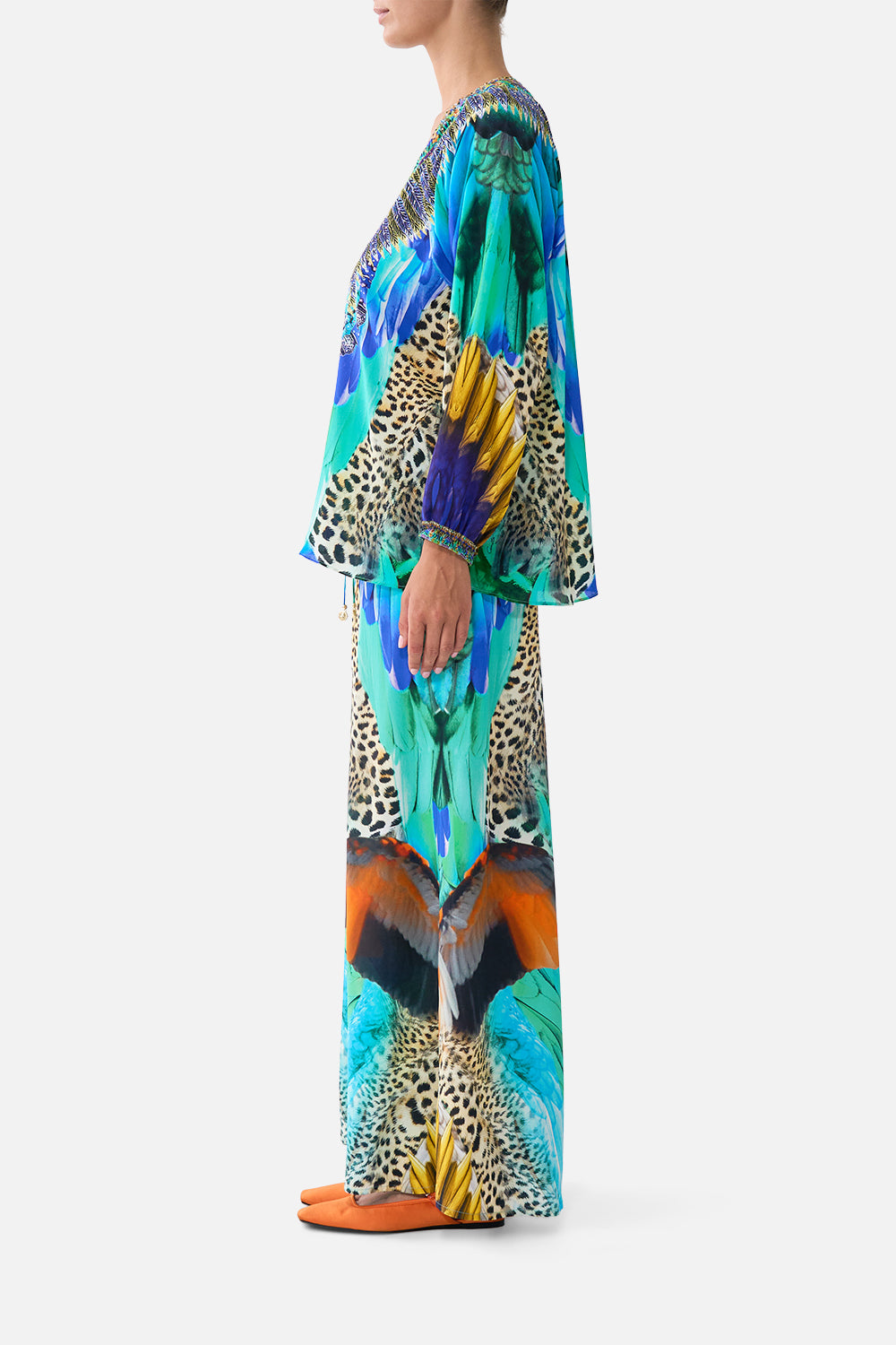 The CAMILLA SMALL CANVAS CLUTCH THE ARCHITECTS OF ALCÁZAR in our  print.