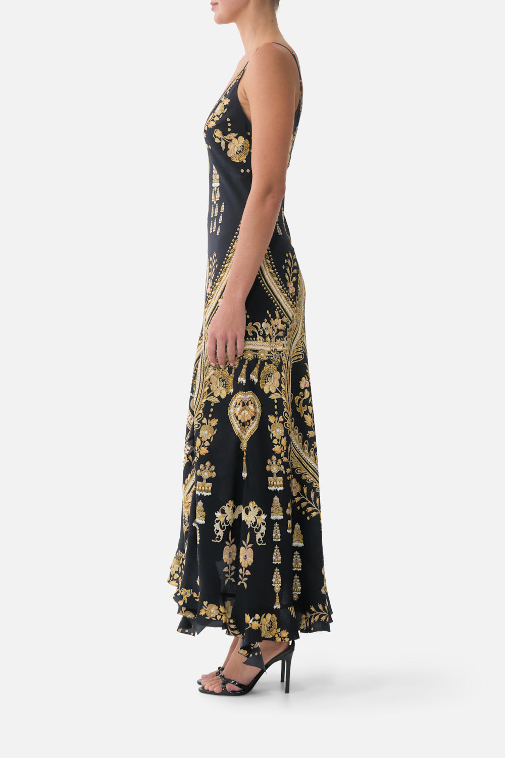 The CAMILLA RING SCARF CLUTCH LIFE’S RICH TAPESTRY in our  print.